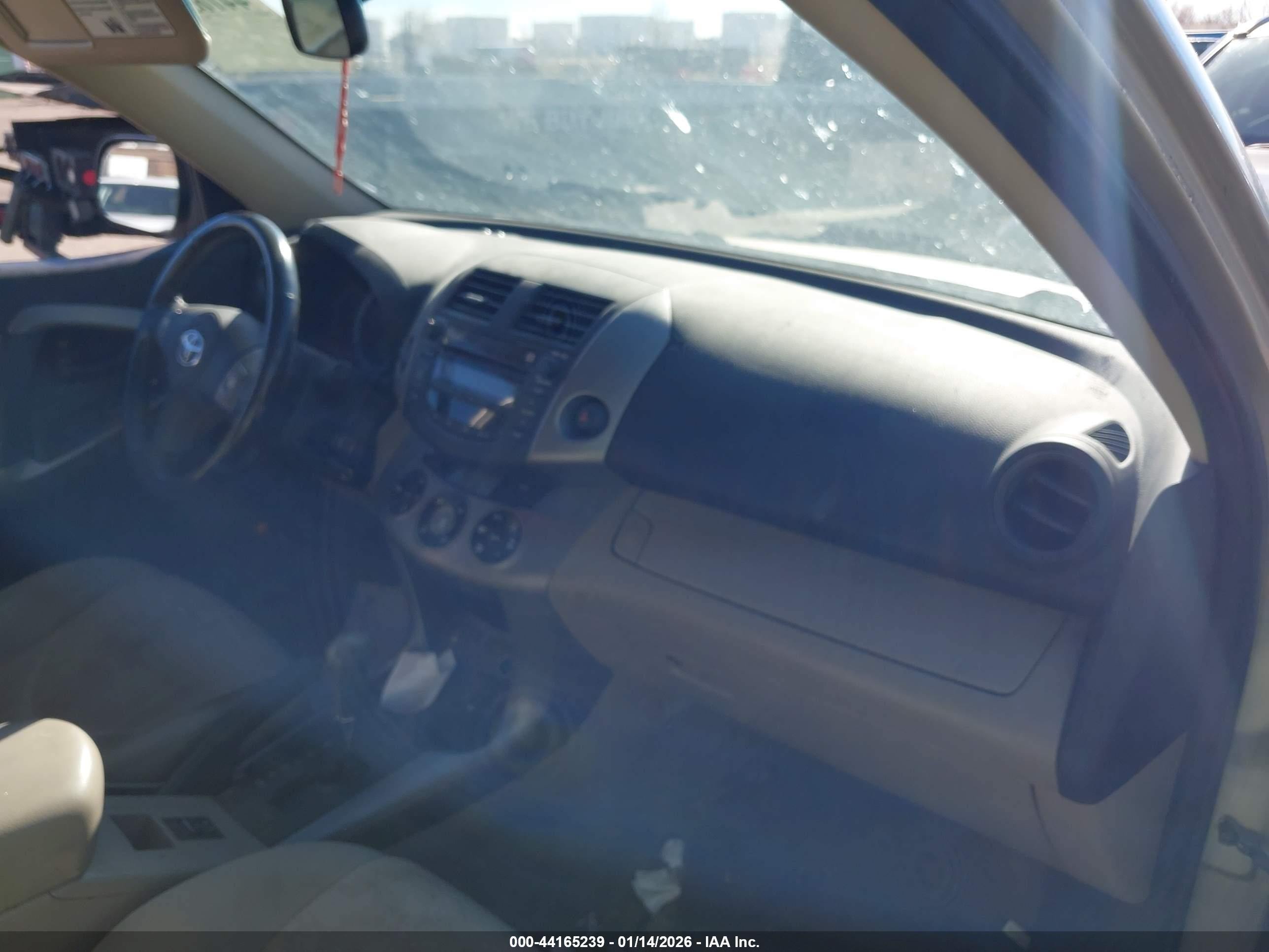 TOYOTA RAV4 image 5