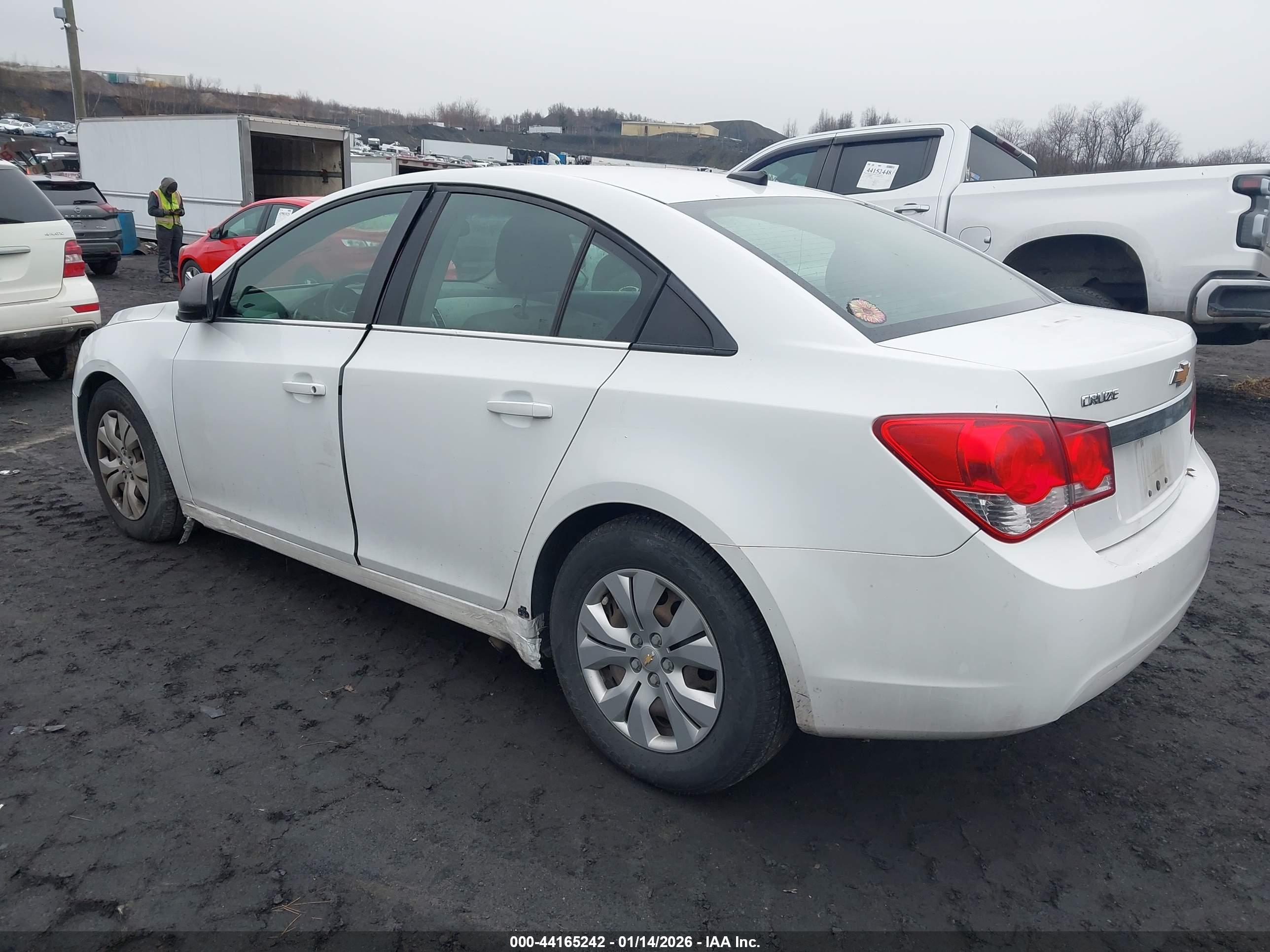 CHEVROLET CRUZE image 3