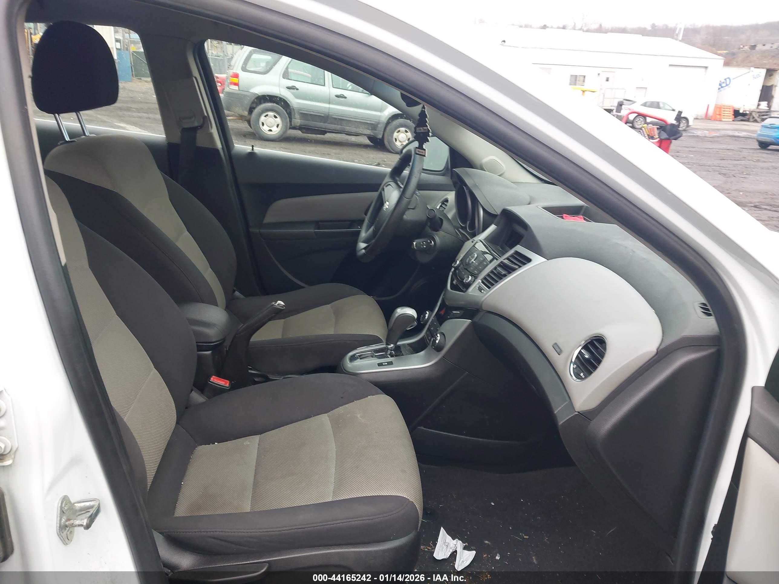 CHEVROLET CRUZE image 5