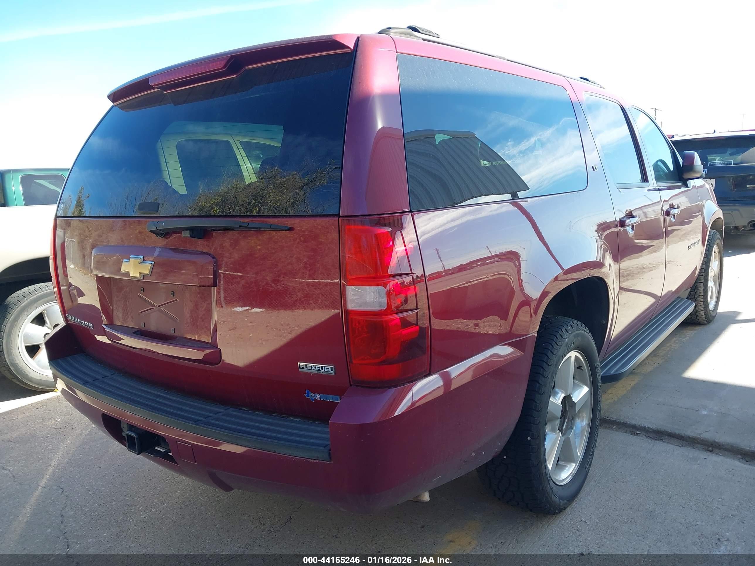 CHEVROLET SUBURBAN image 4