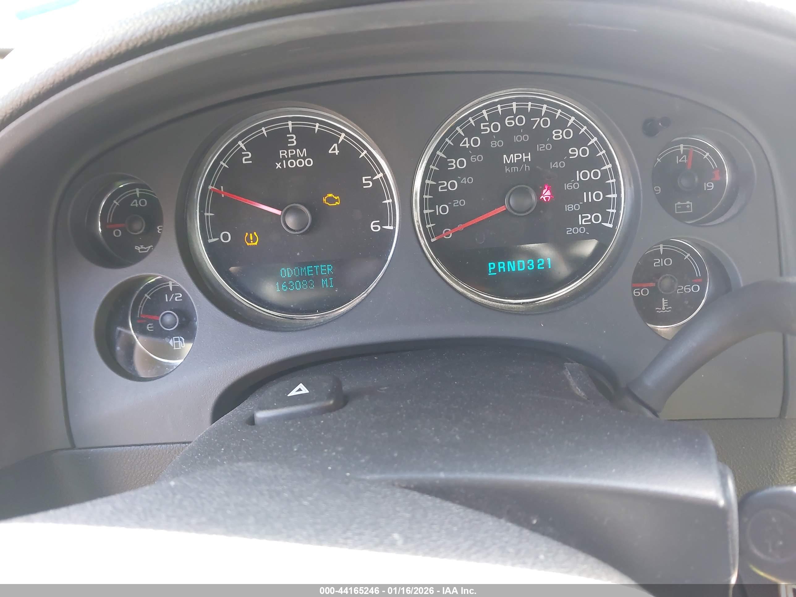 CHEVROLET SUBURBAN image 7