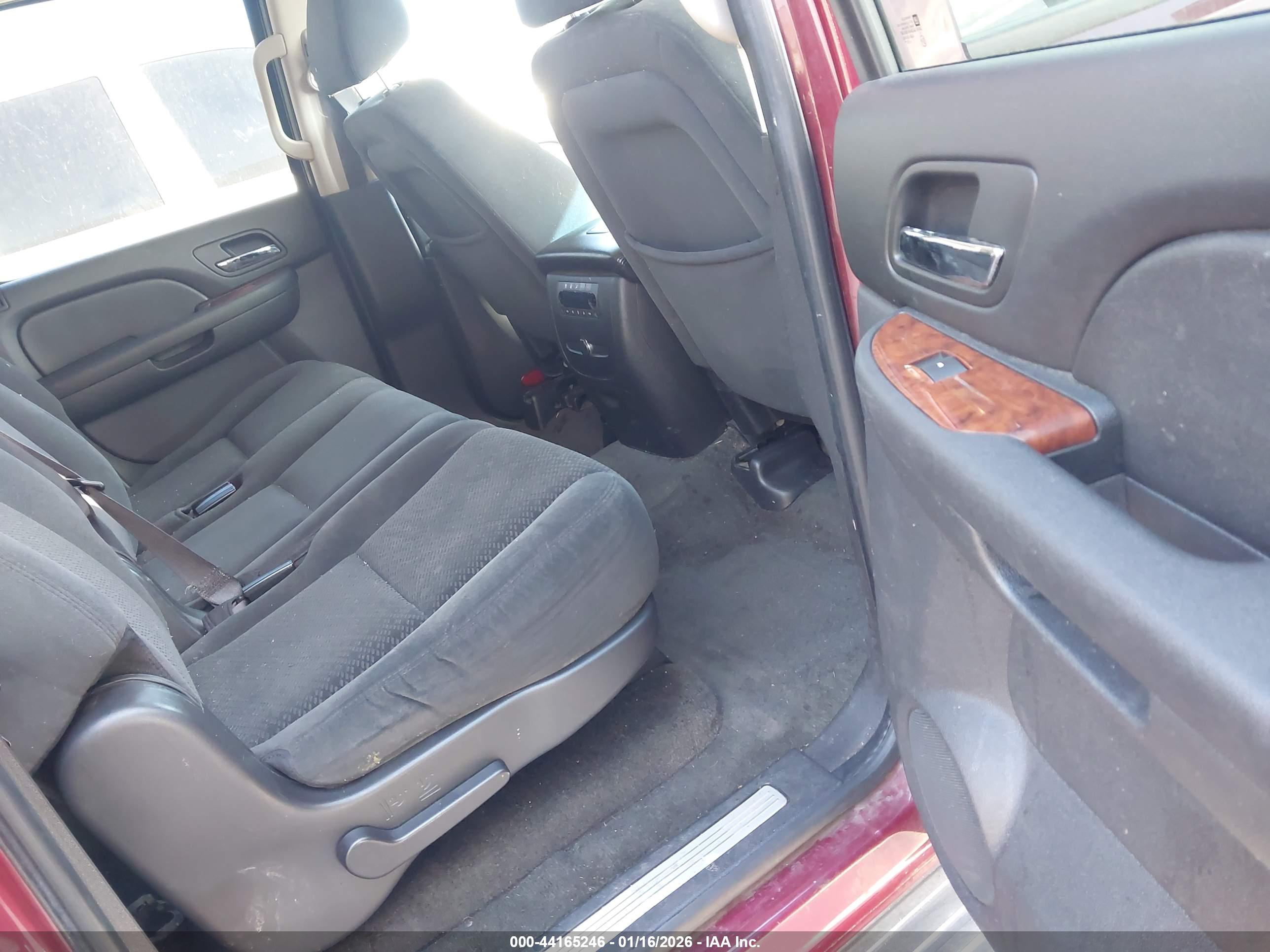 CHEVROLET SUBURBAN image 8