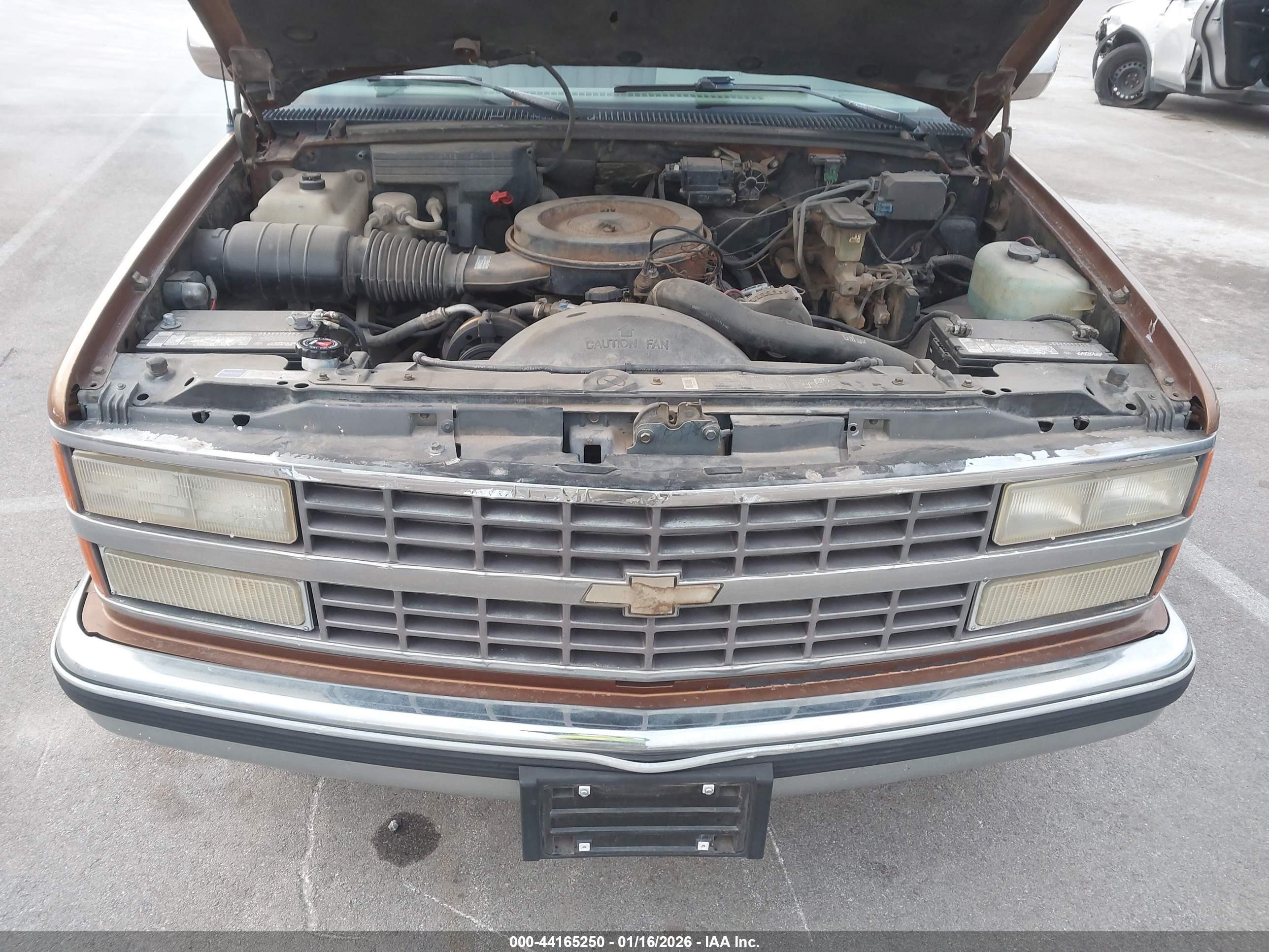 CHEVROLET GMT-400 image 10