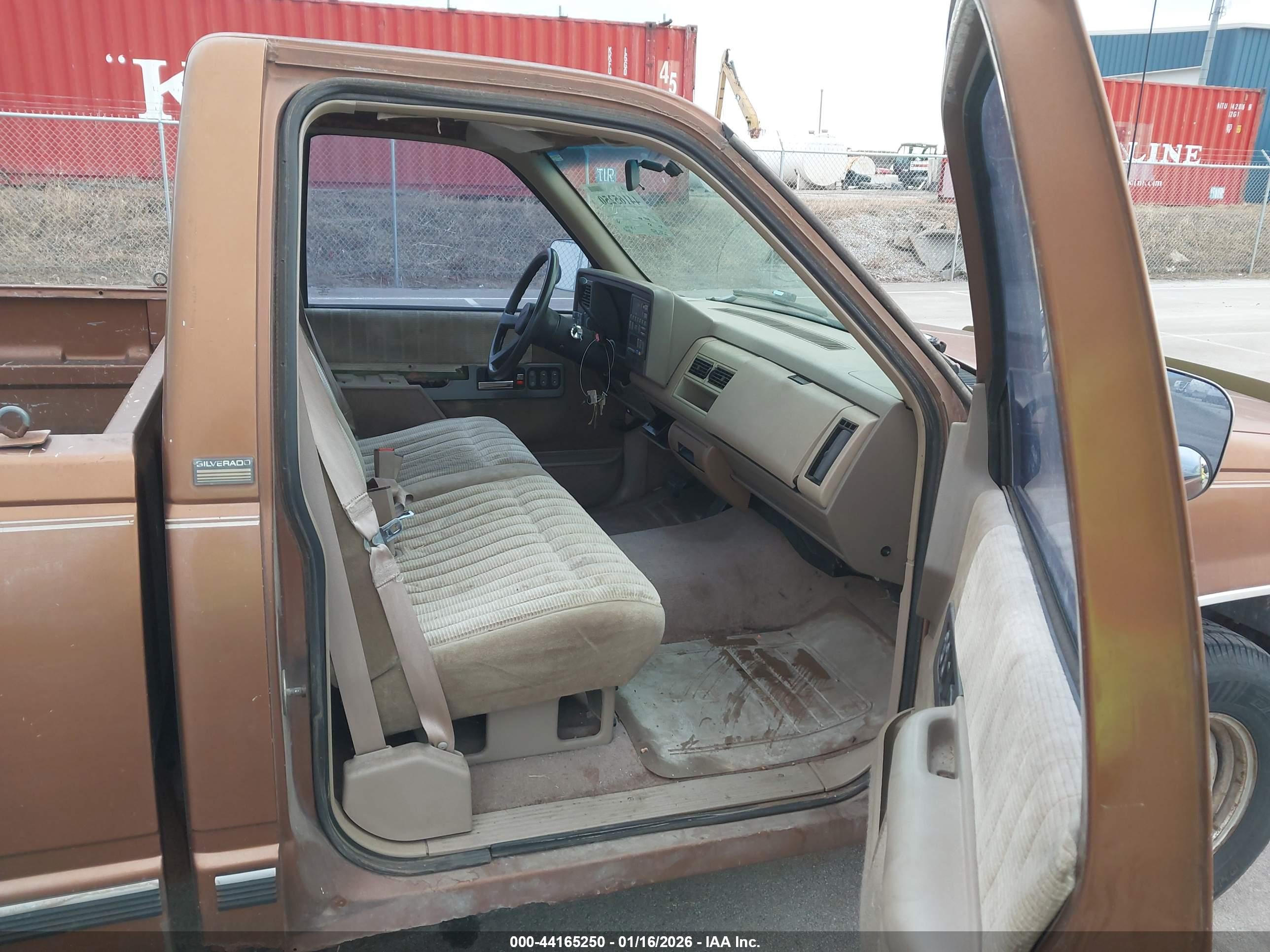 CHEVROLET GMT-400 image 5