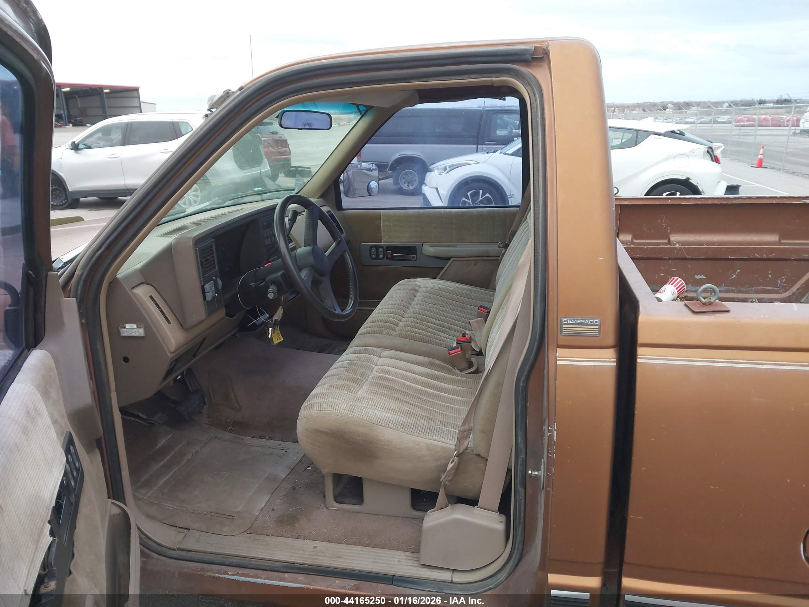 CHEVROLET GMT-400 image 8