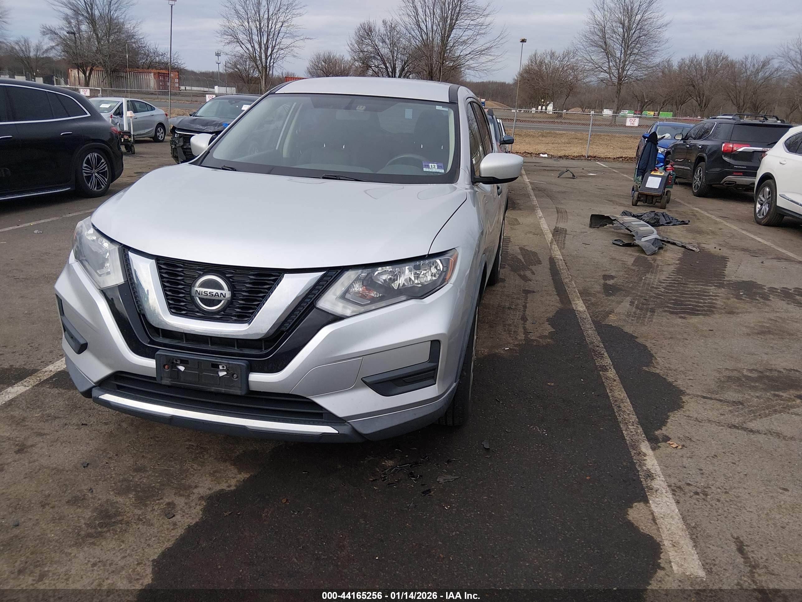 NISSAN ROGUE image 2