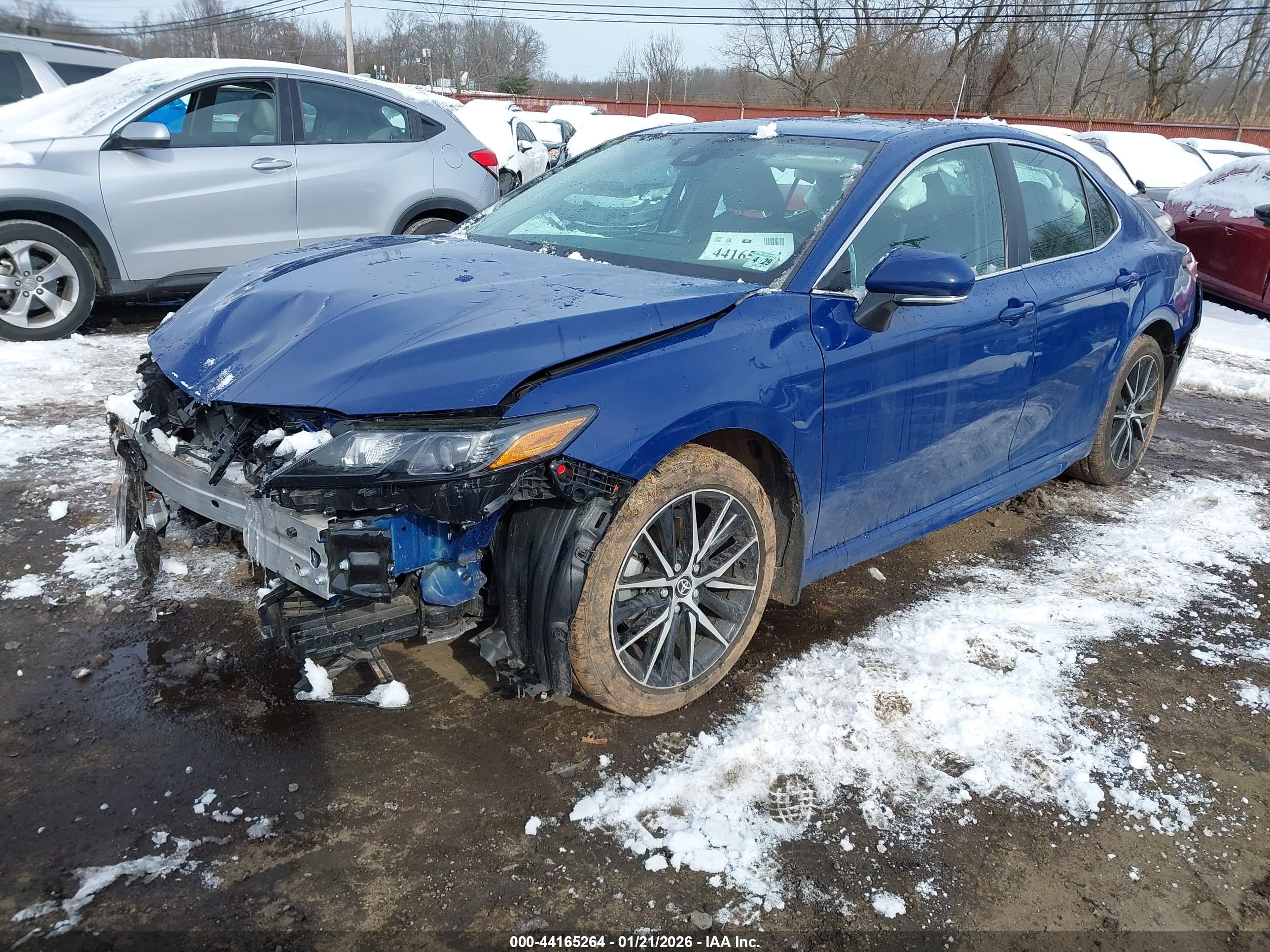 TOYOTA CAMRY image 2