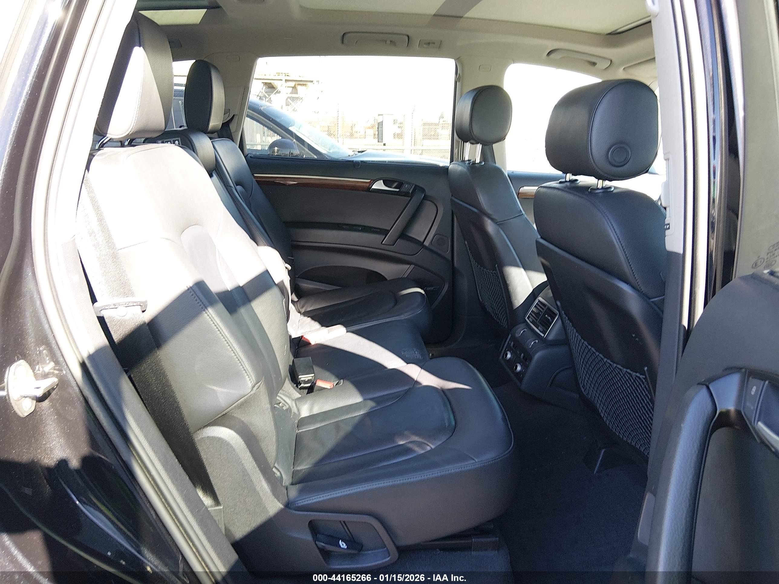 AUDI Q7 image 8