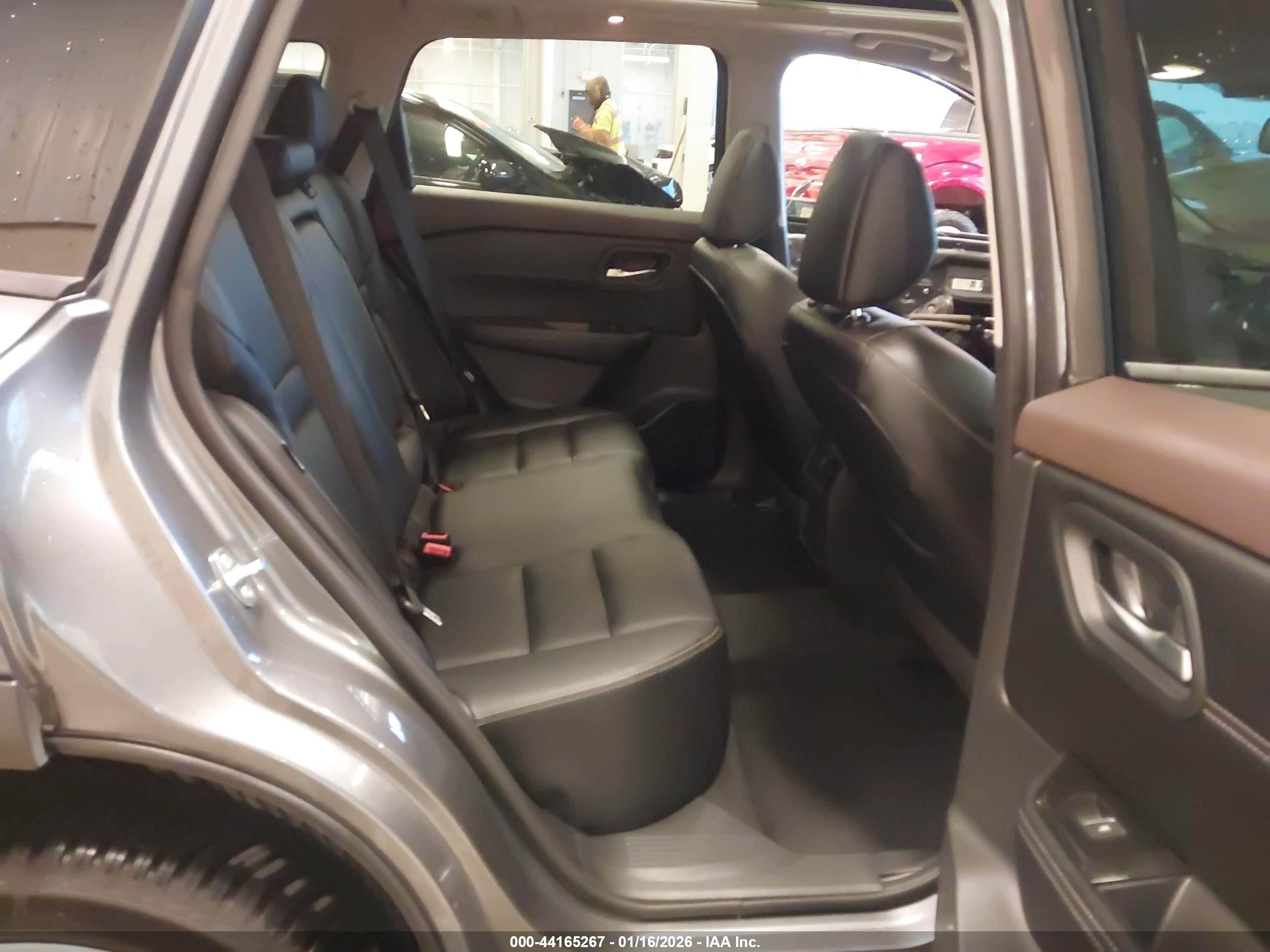 NISSAN ROGUE image 8