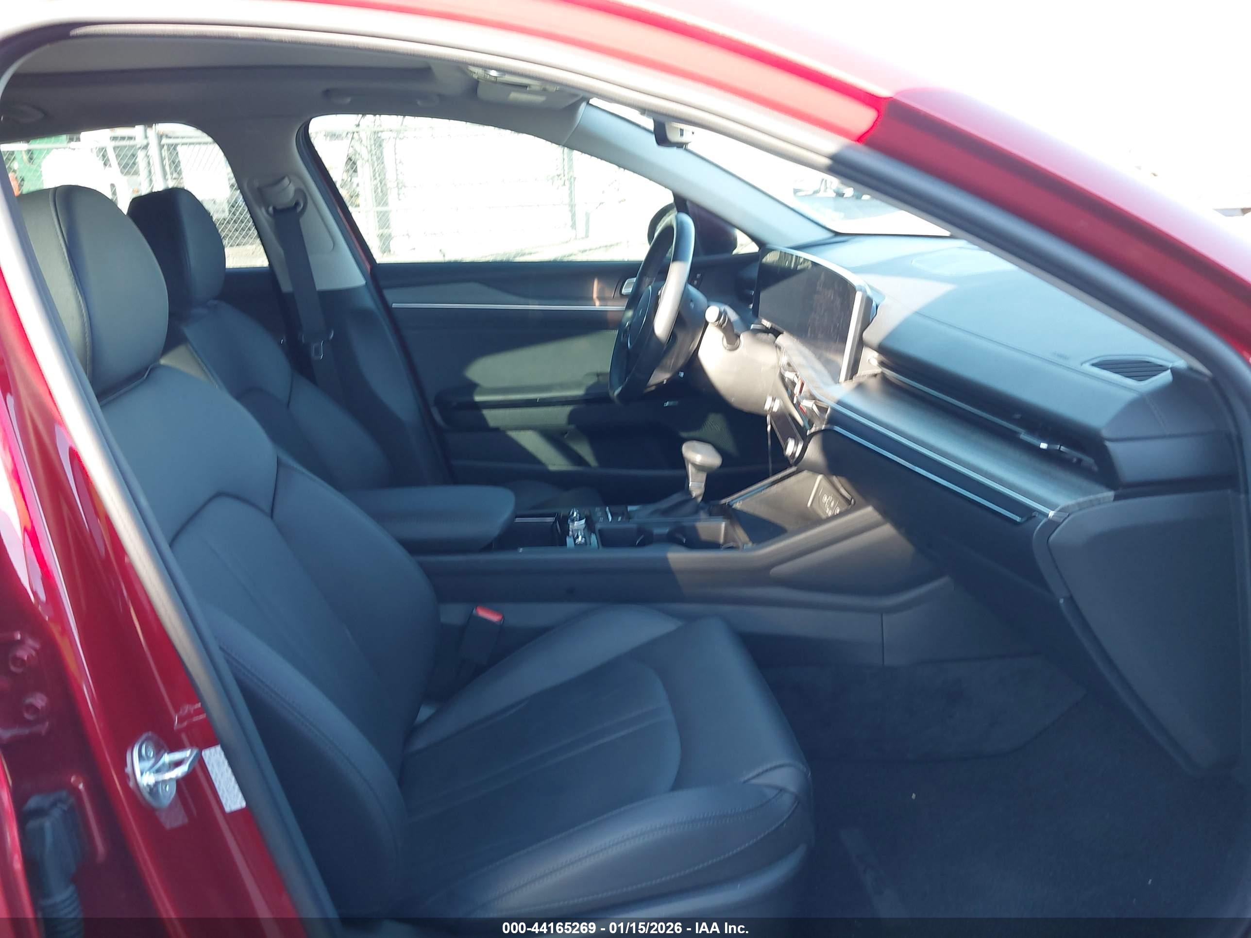 KIA K5 image 5
