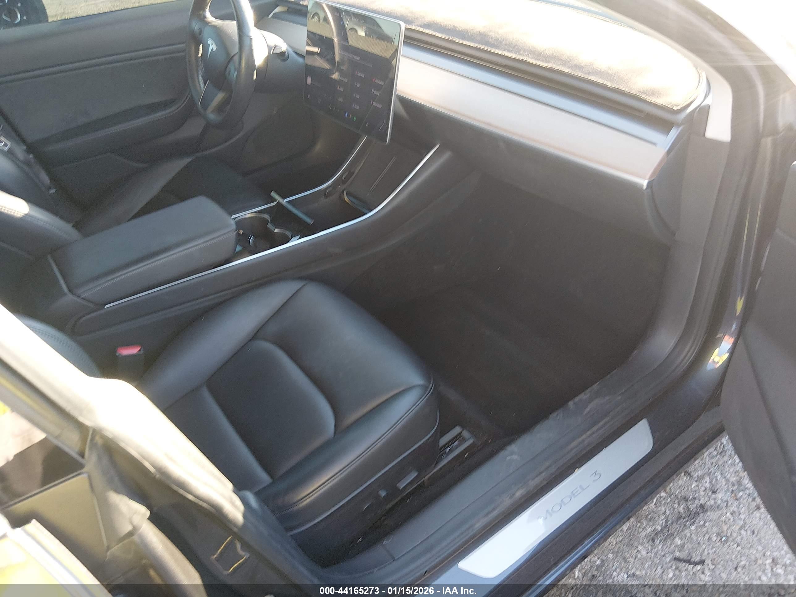 TESLA MODEL image 5