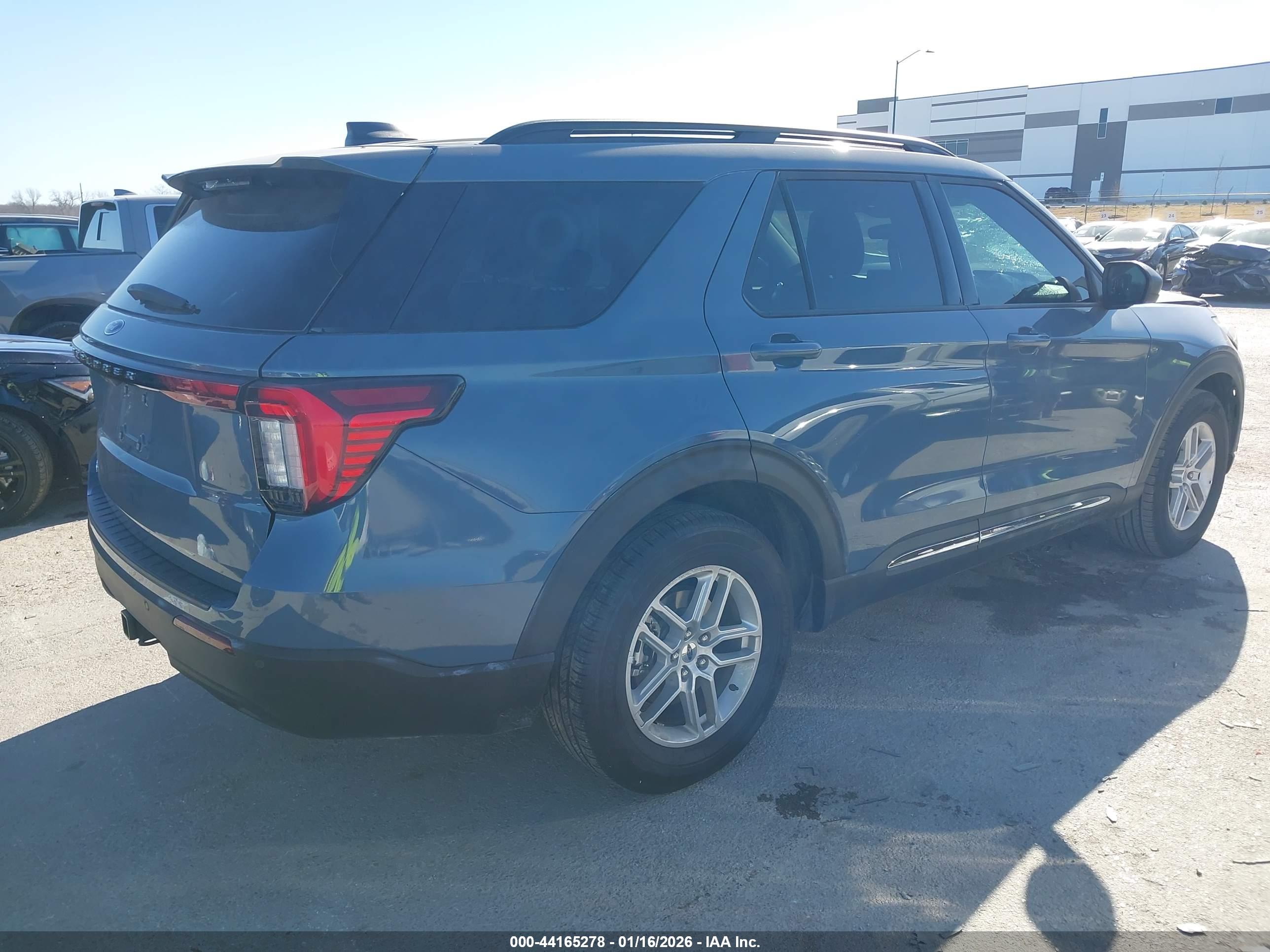 FORD EXPLORER image 4