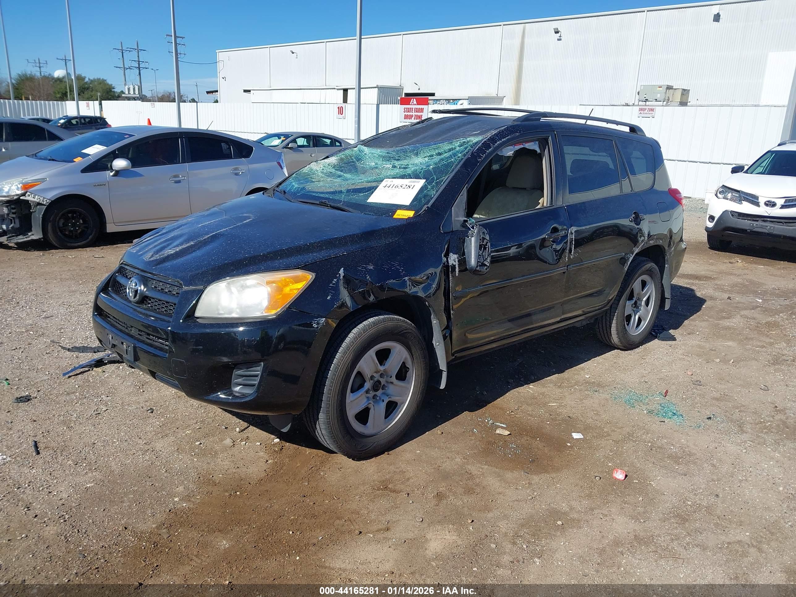 TOYOTA RAV4 image 2