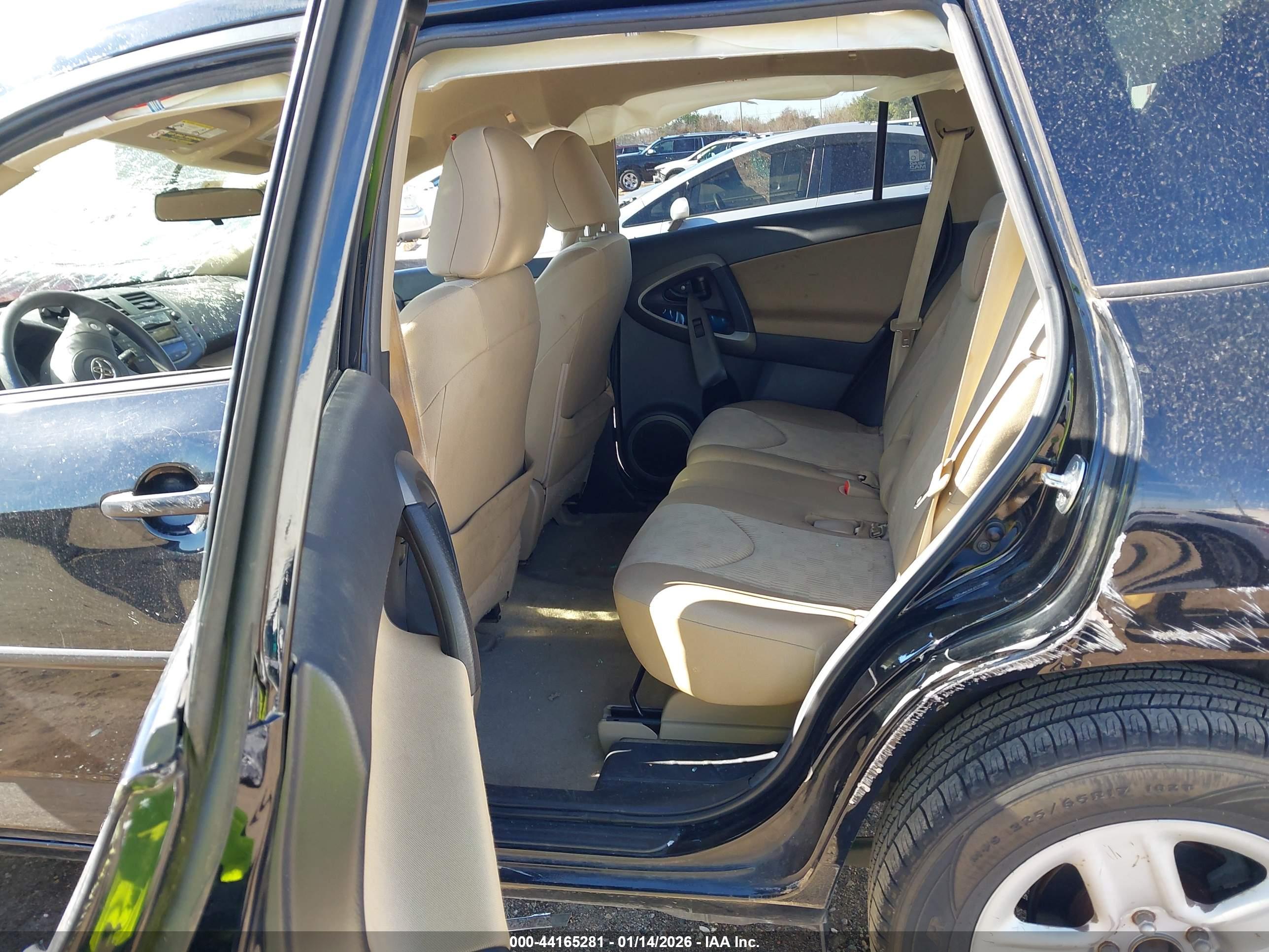 TOYOTA RAV4 image 8