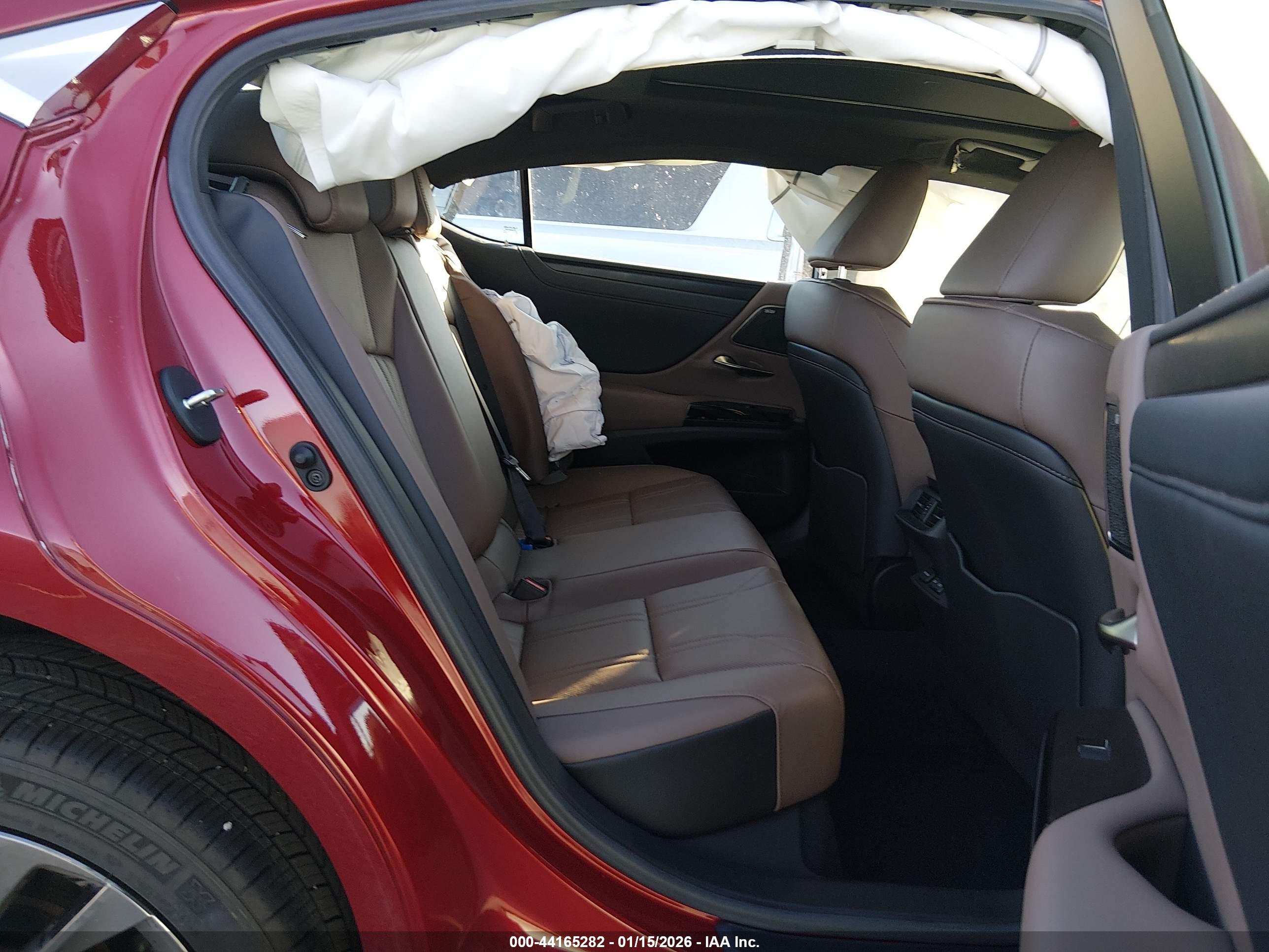 LEXUS ES image 8
