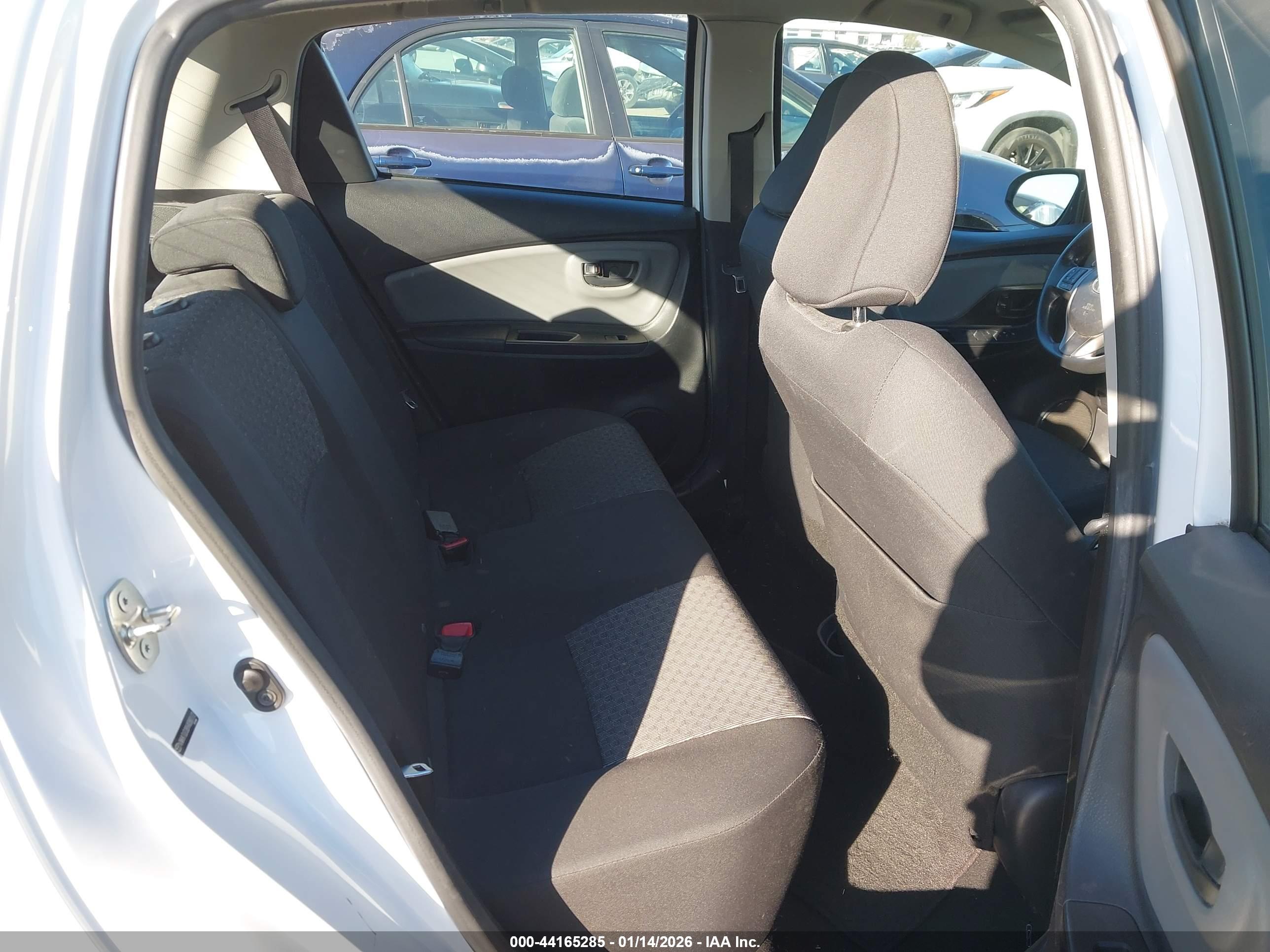 TOYOTA YARIS image 8