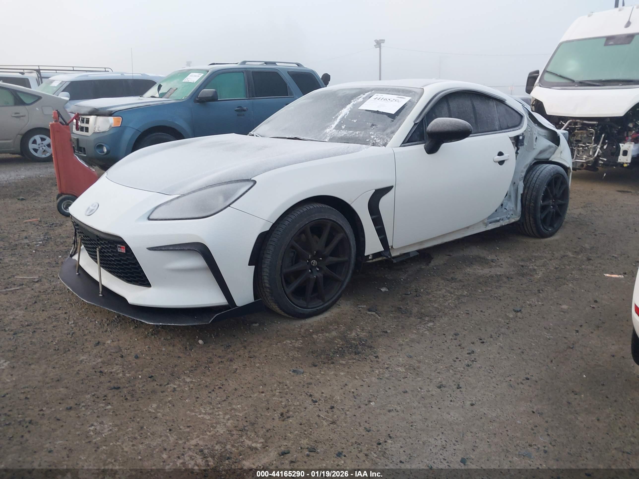 TOYOTA GR86 image 2