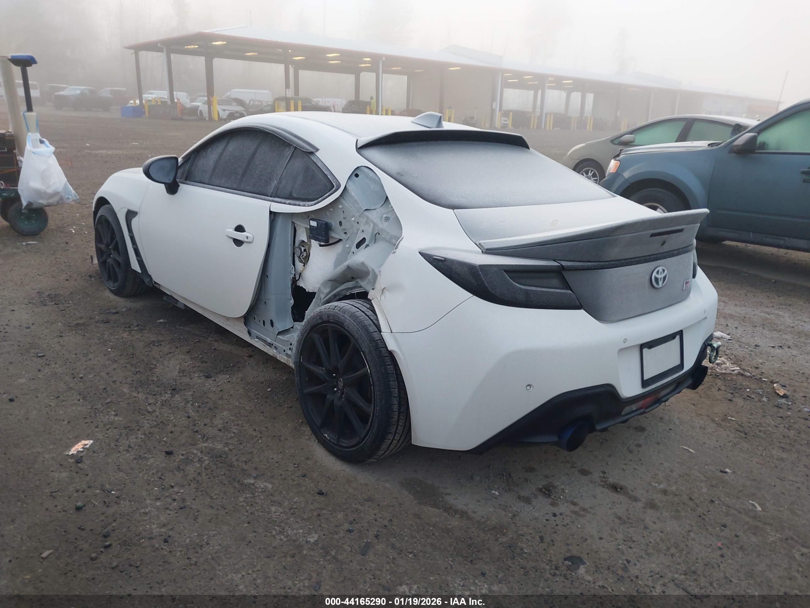 TOYOTA GR86 image 3