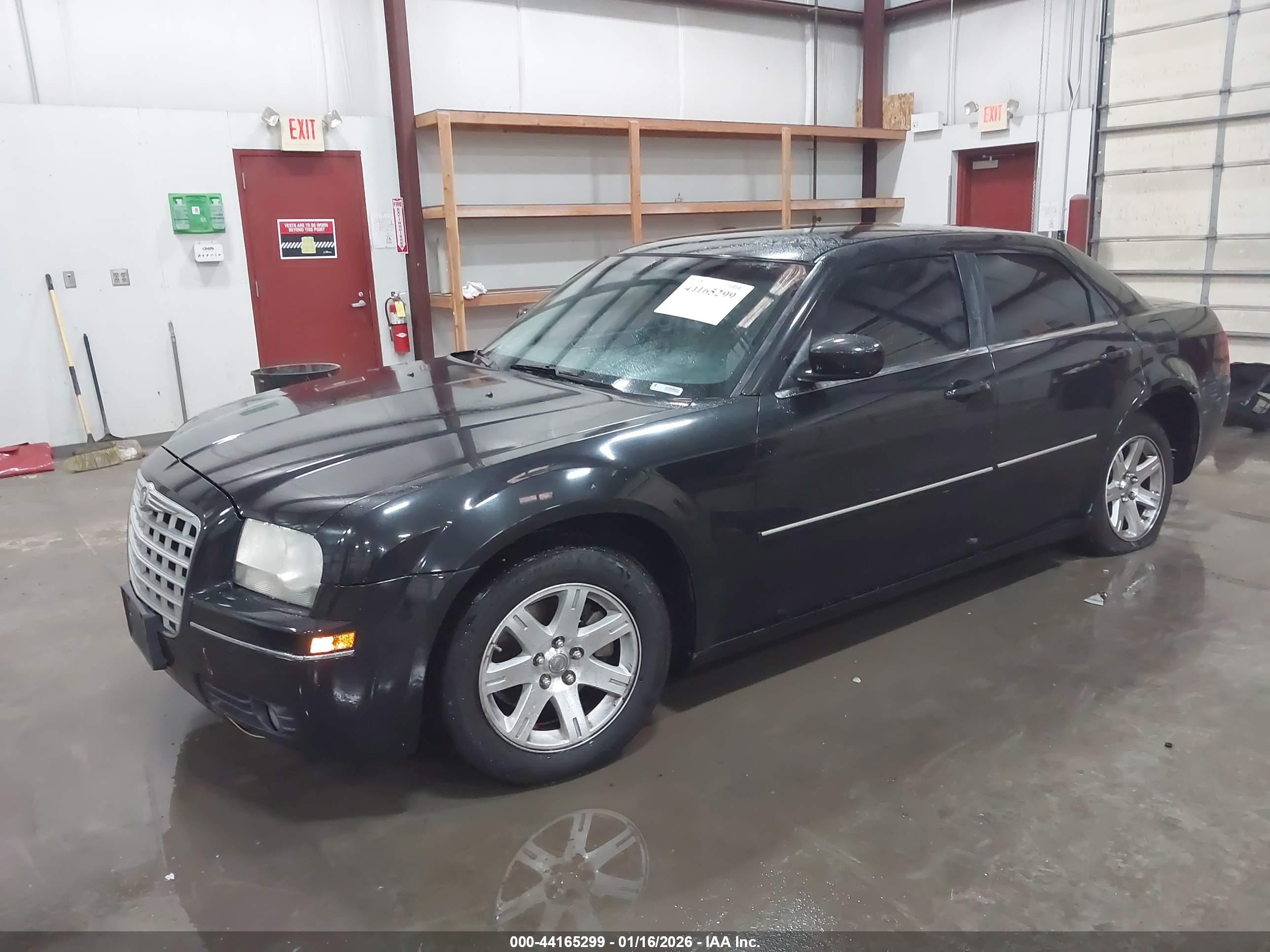 CHRYSLER 300 image 2