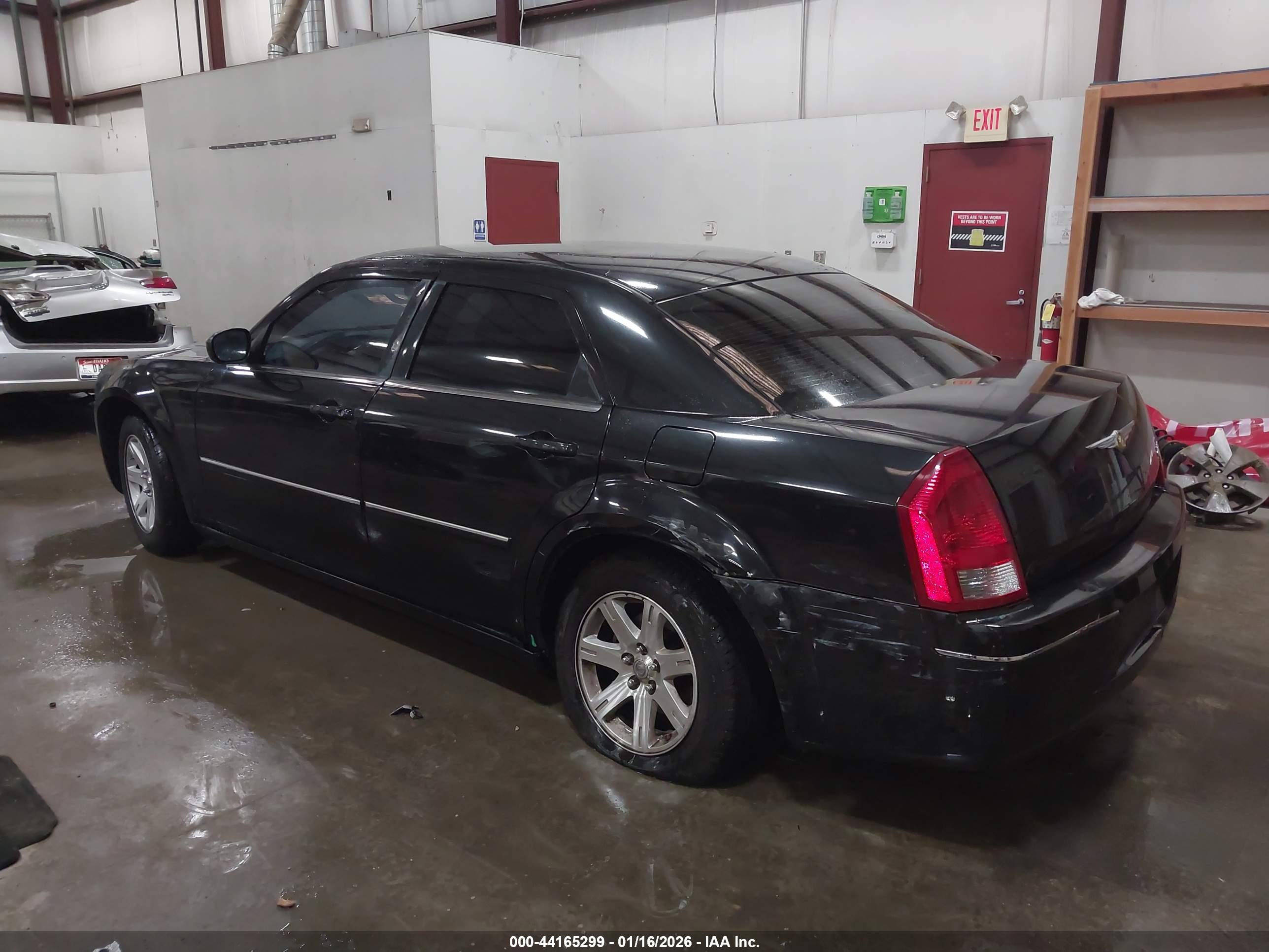 CHRYSLER 300 image 3