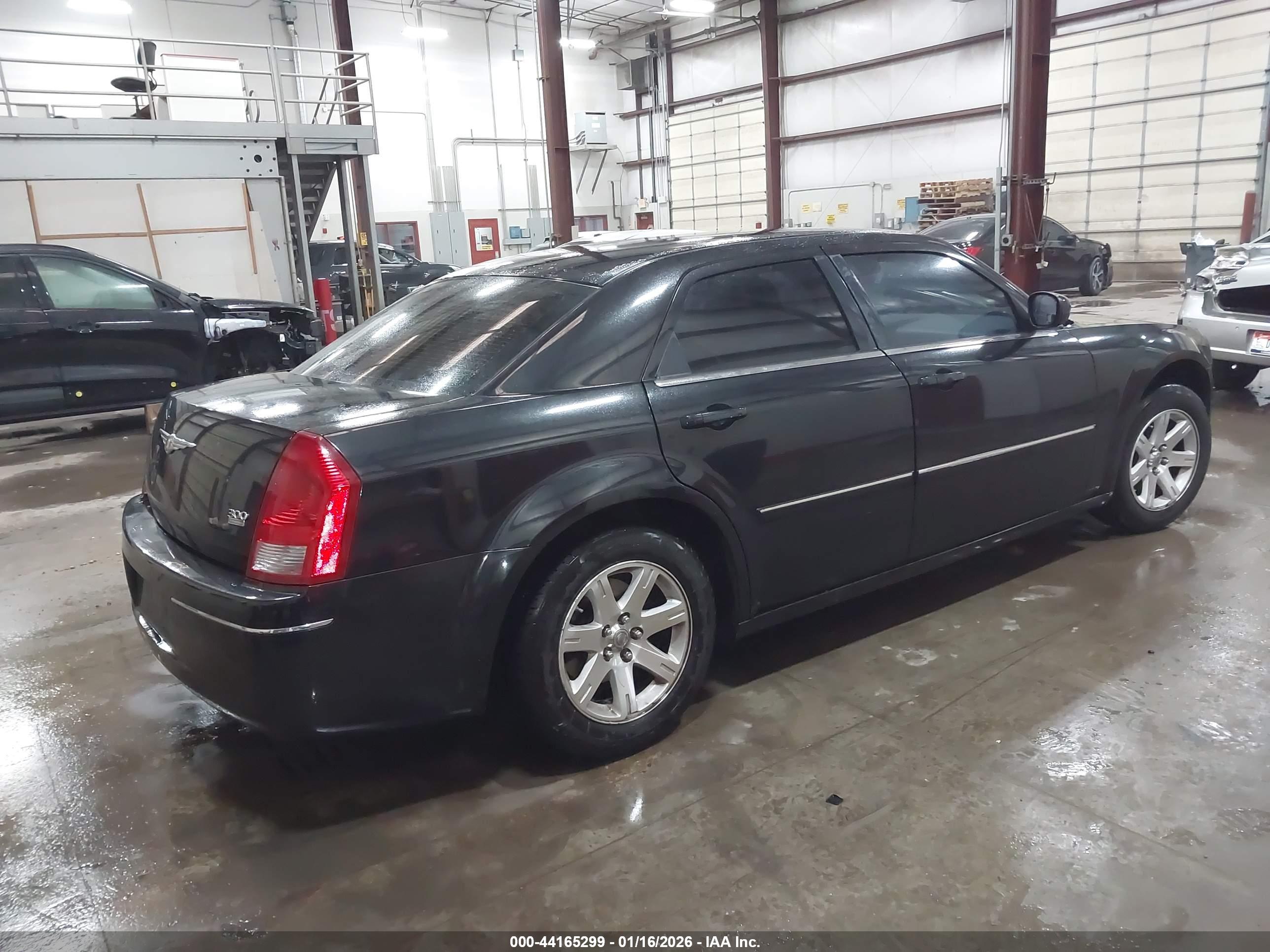 CHRYSLER 300 image 4