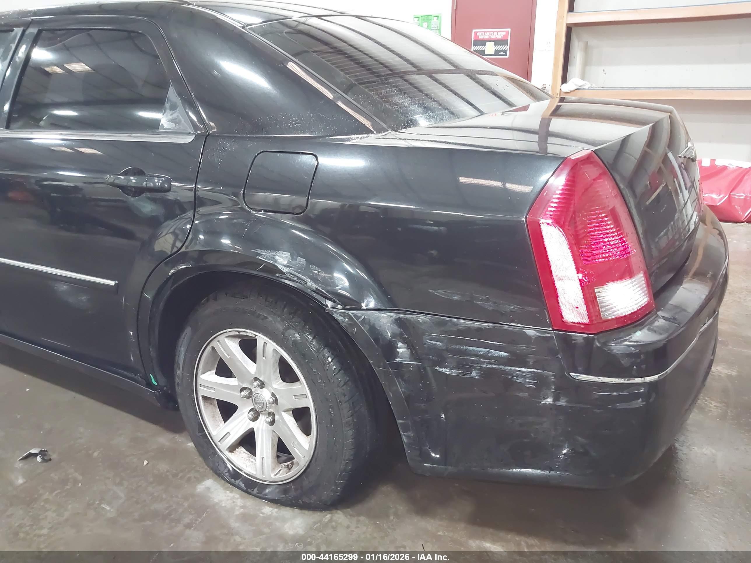 CHRYSLER 300 image 6