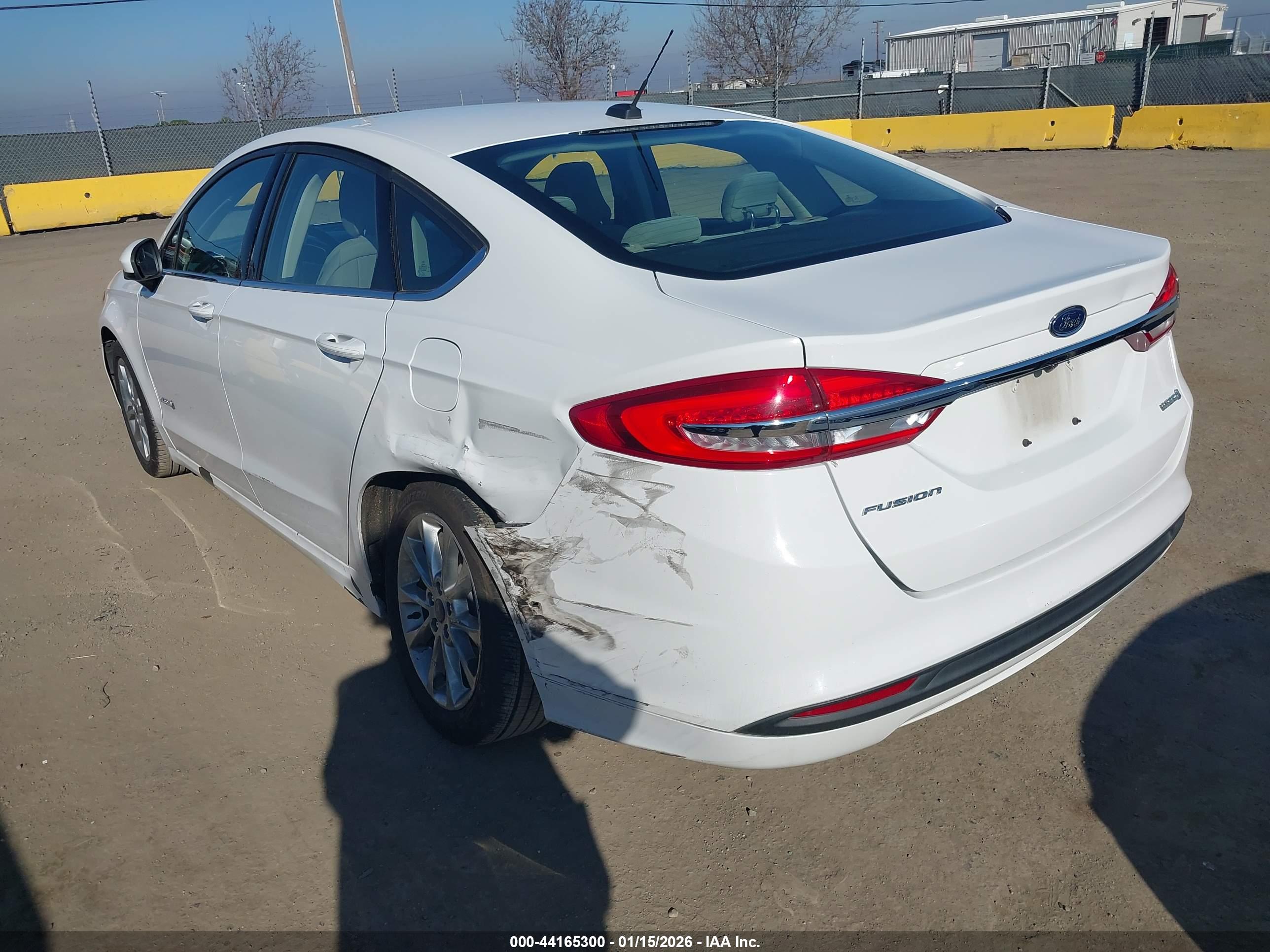 FORD FUSION image 3