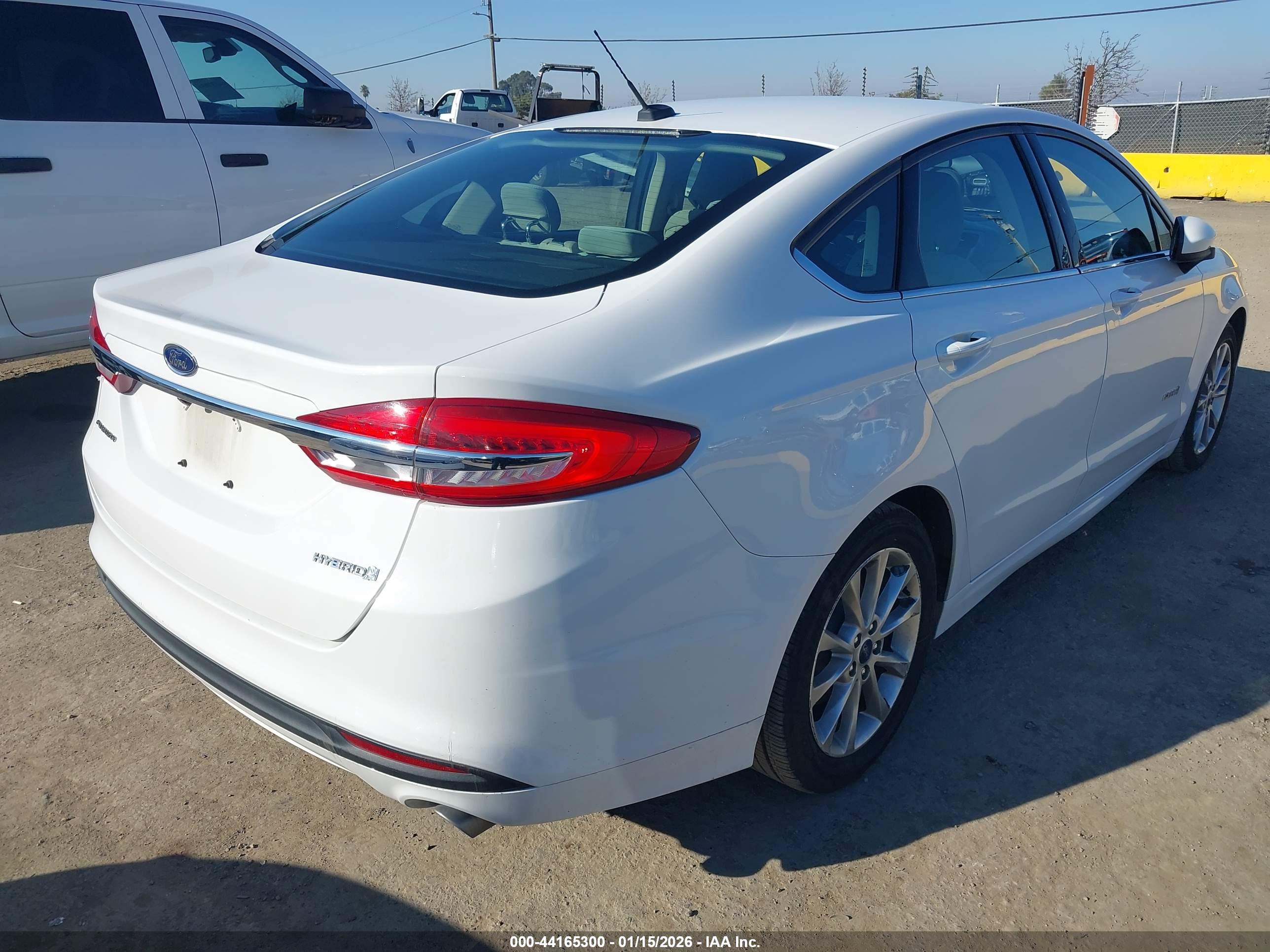 FORD FUSION image 4