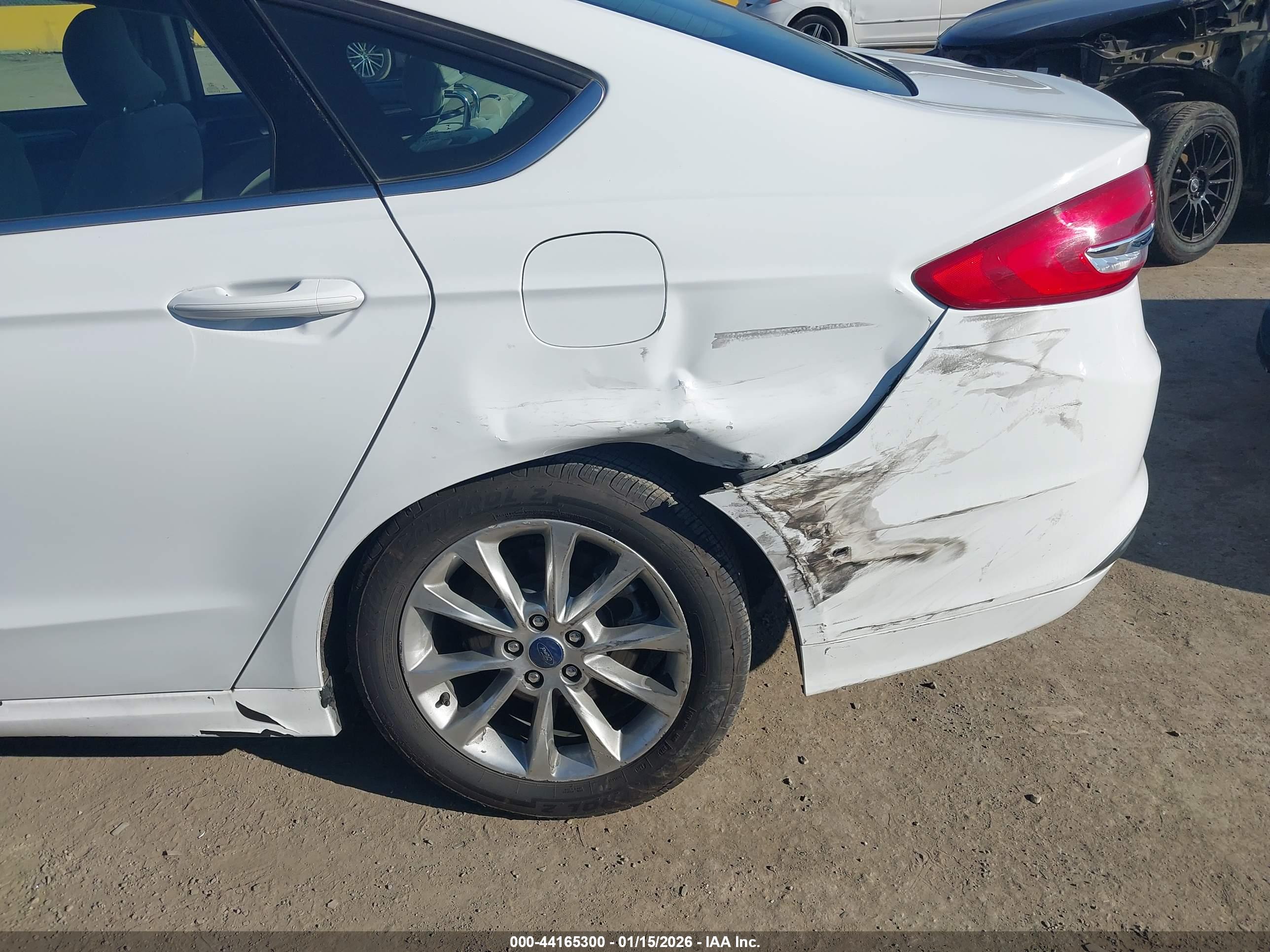 FORD FUSION image 6