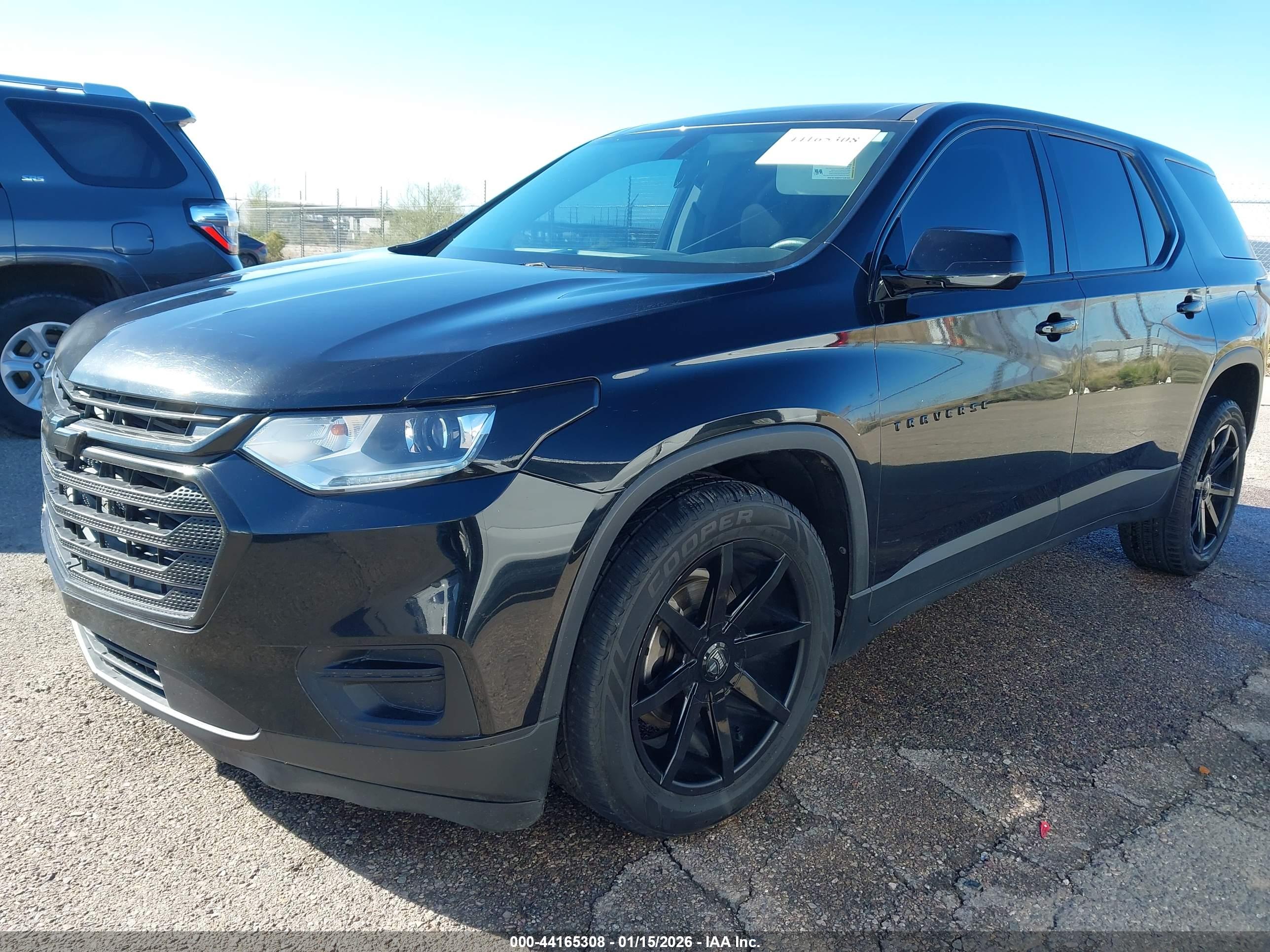 CHEVROLET TRAVERSE image 2