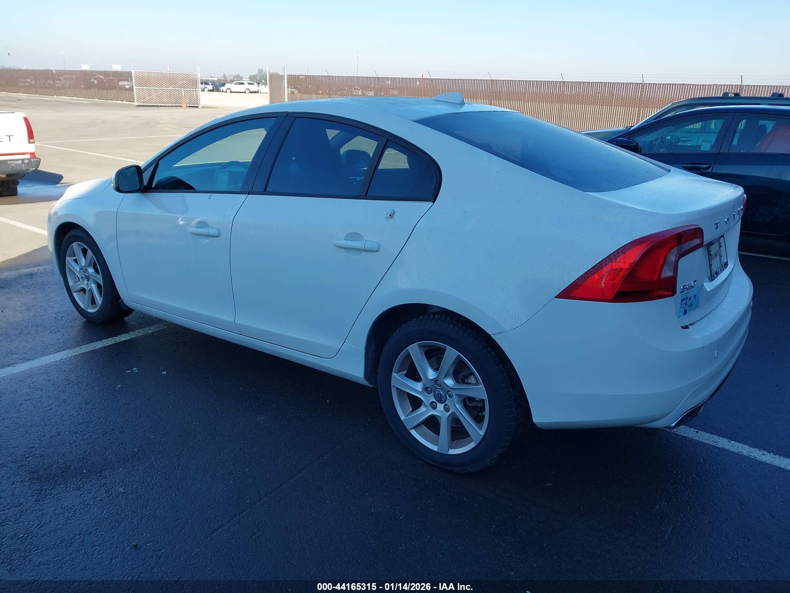 VOLVO S60 image 3