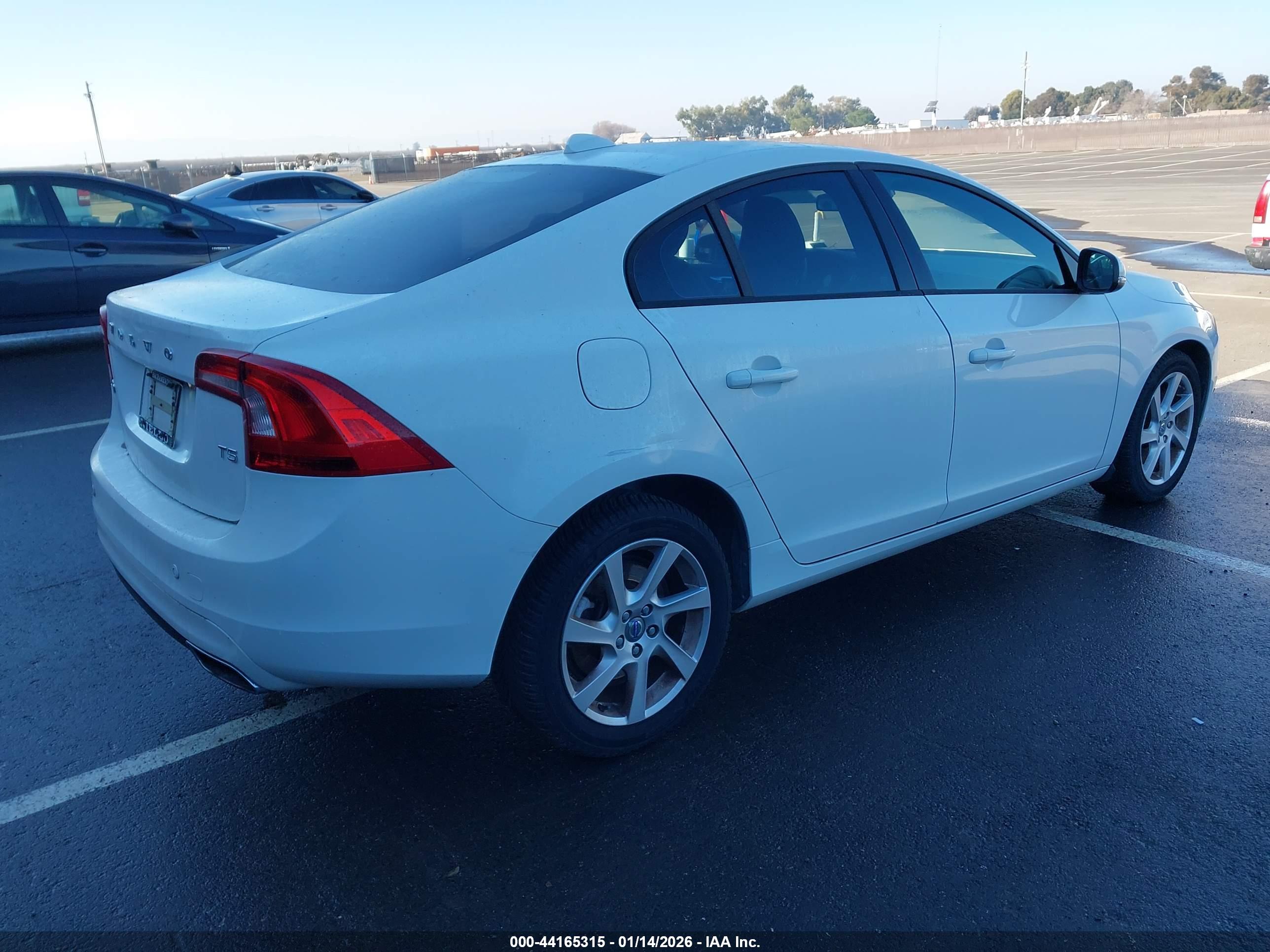 VOLVO S60 image 4