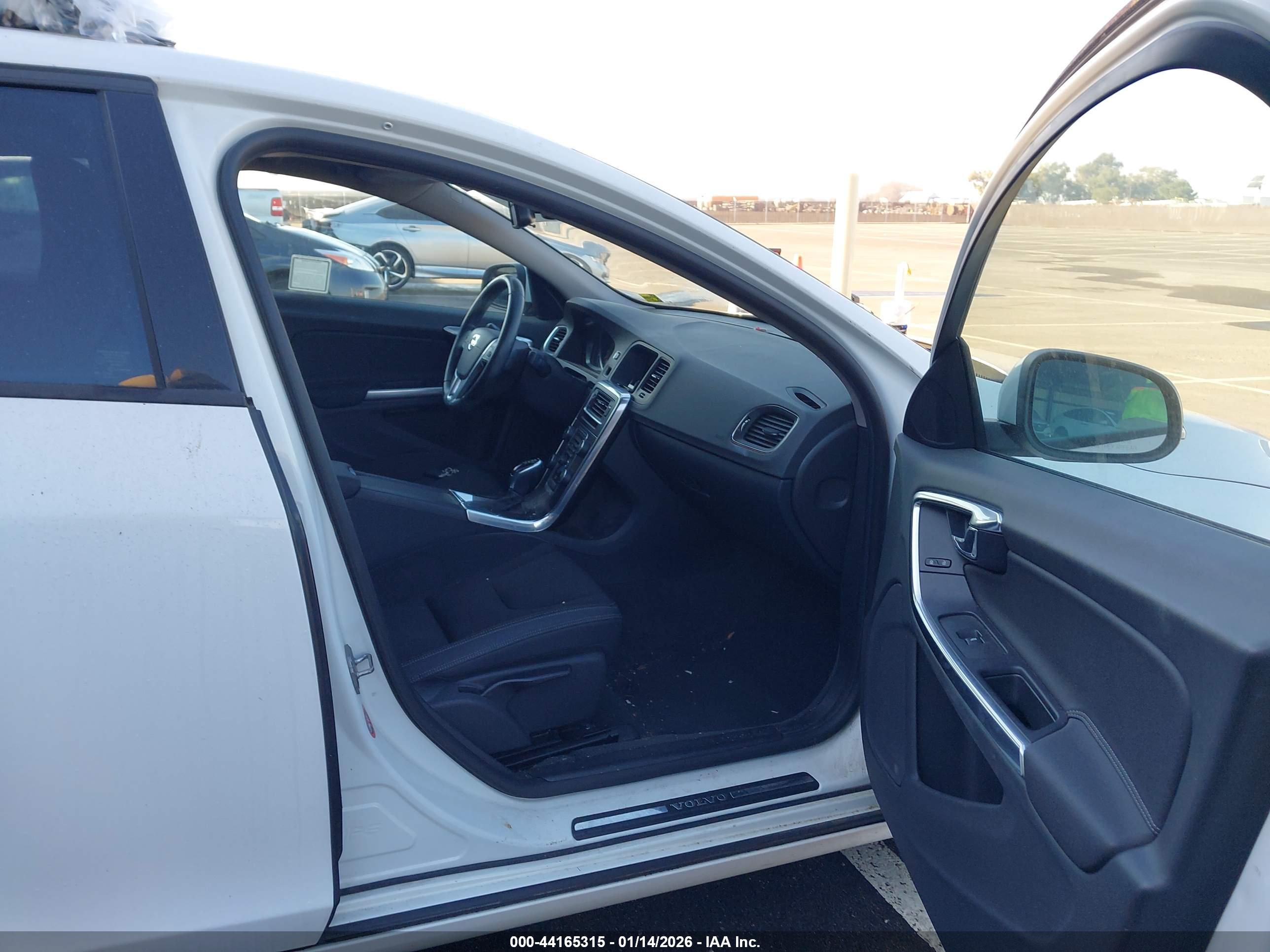 VOLVO S60 image 5