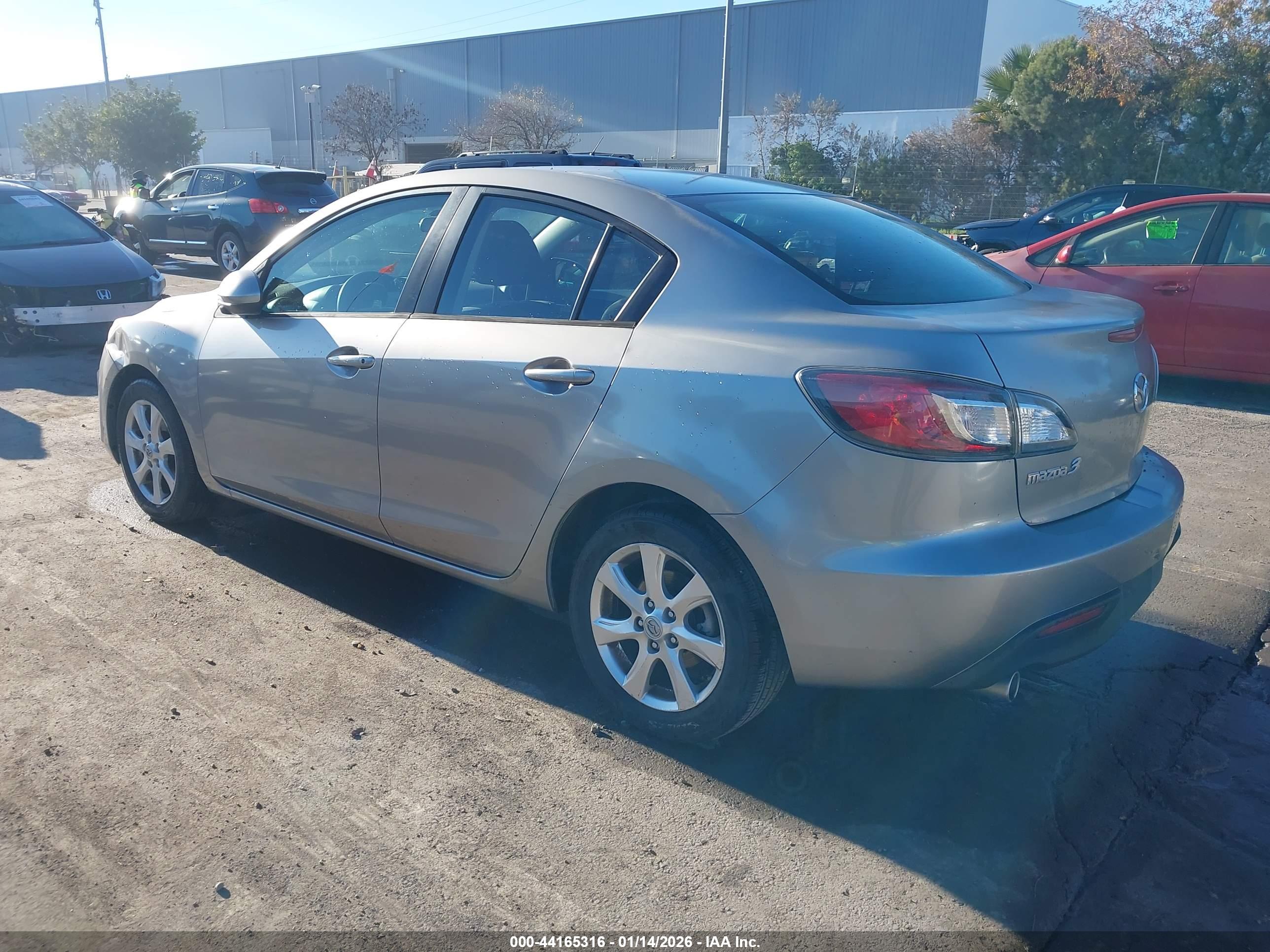 MAZDA MAZDA3 image 3