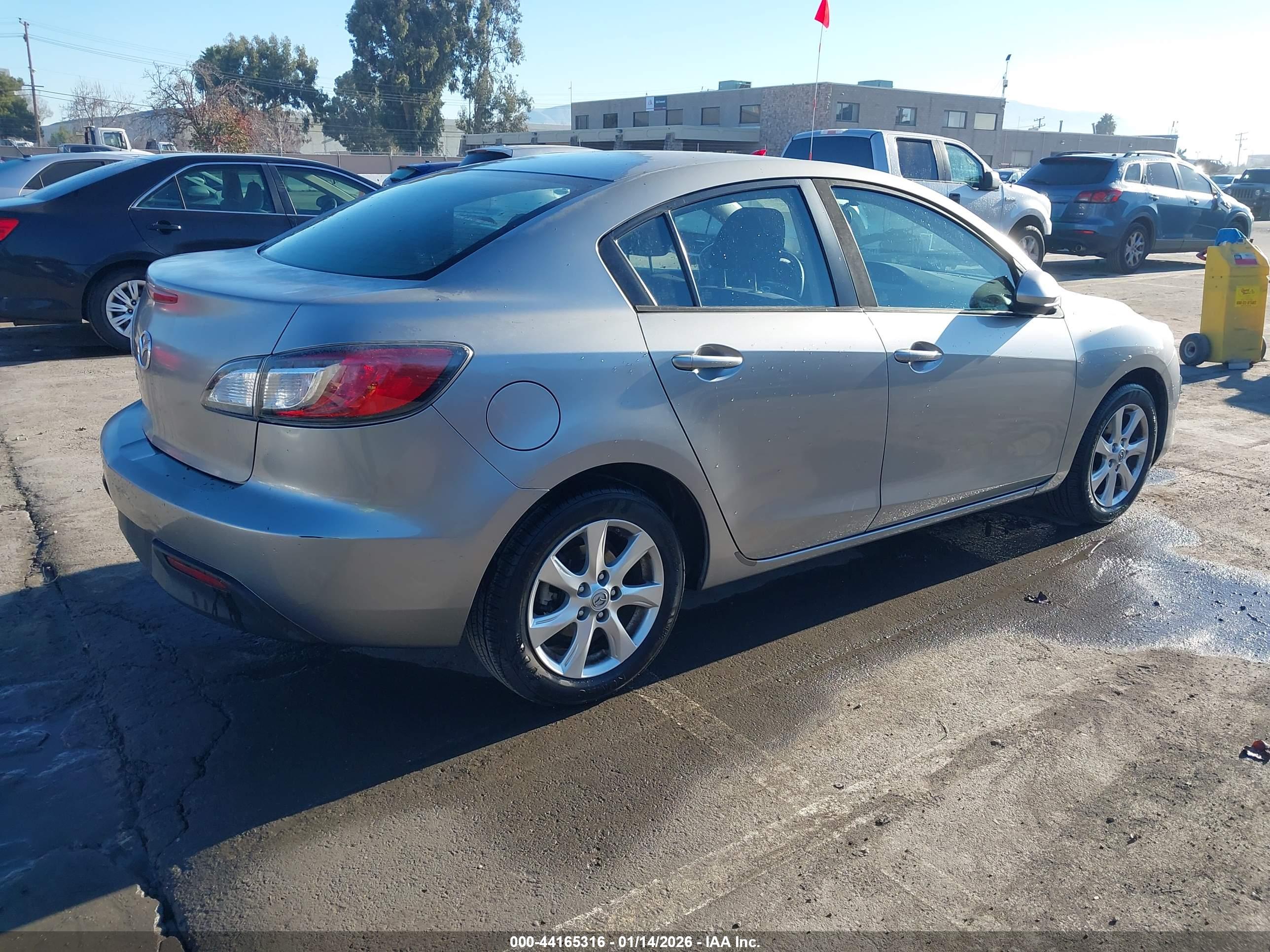 MAZDA MAZDA3 image 4