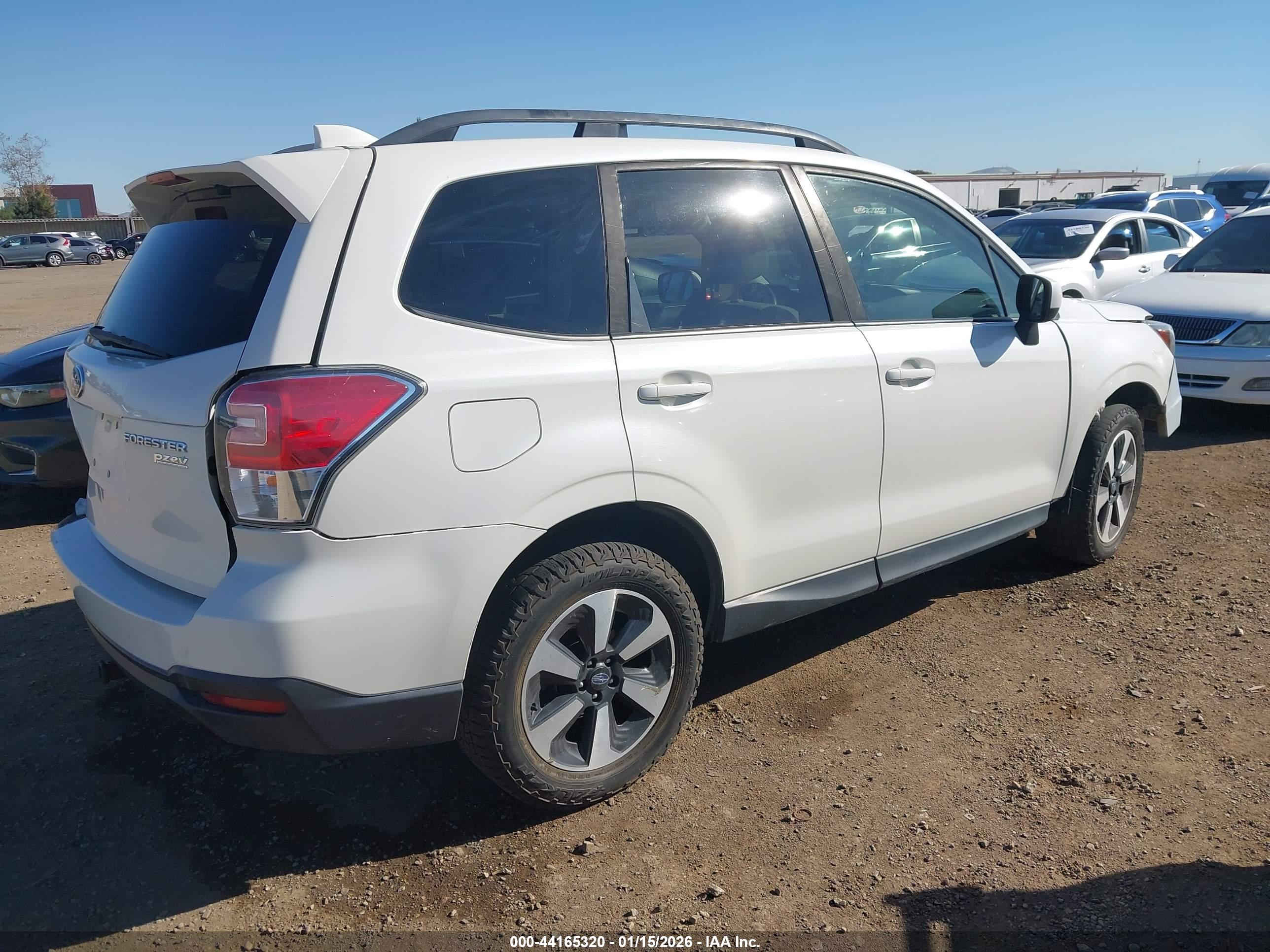 SUBARU FORESTER image 4