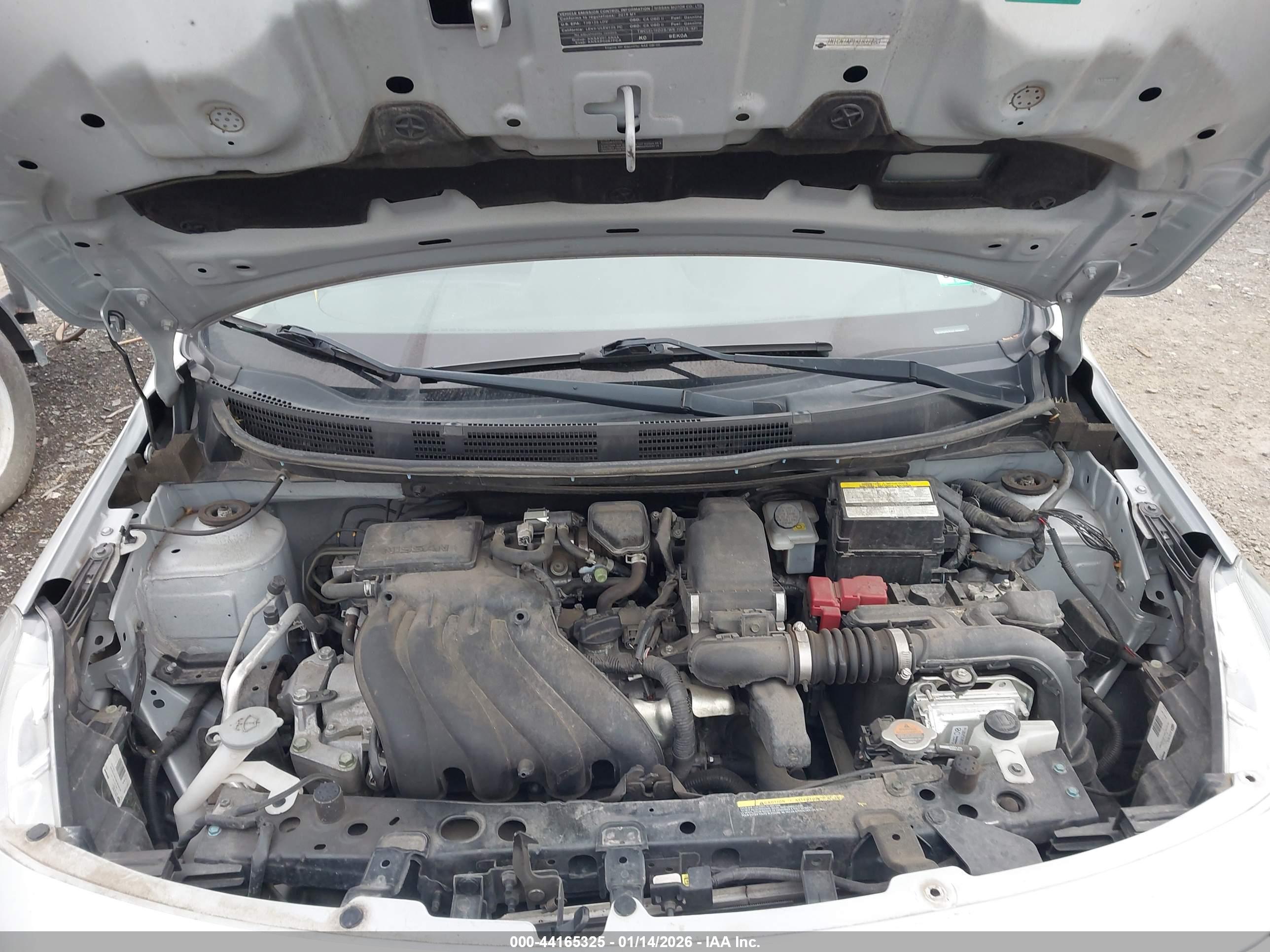 NISSAN VERSA image 10