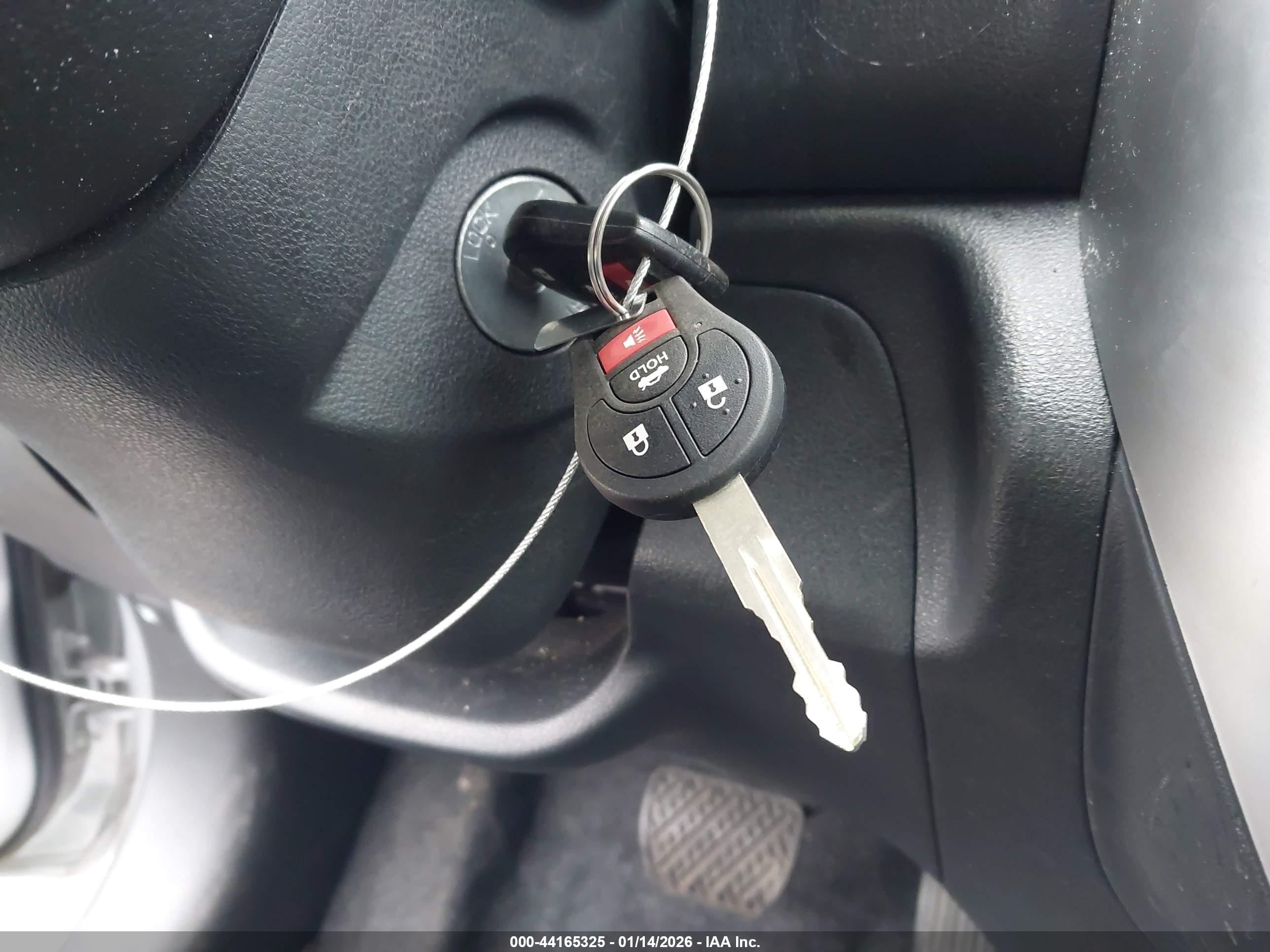 NISSAN VERSA image 11