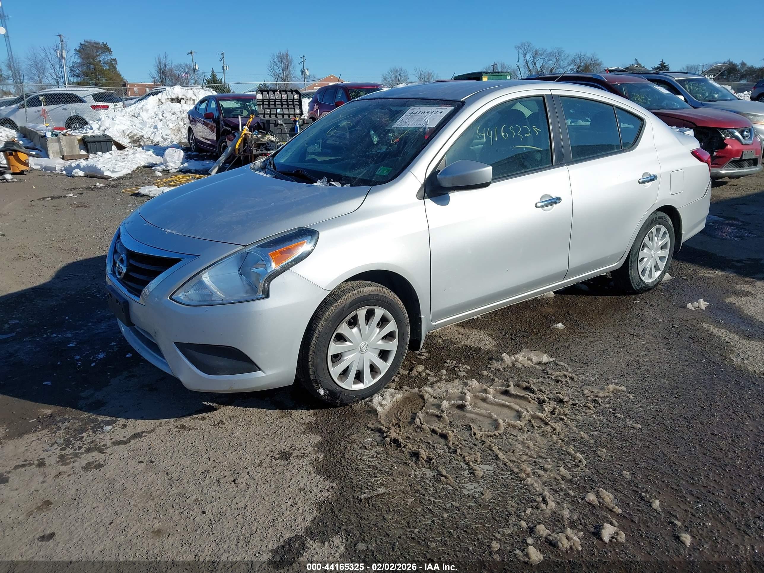 NISSAN VERSA image 2