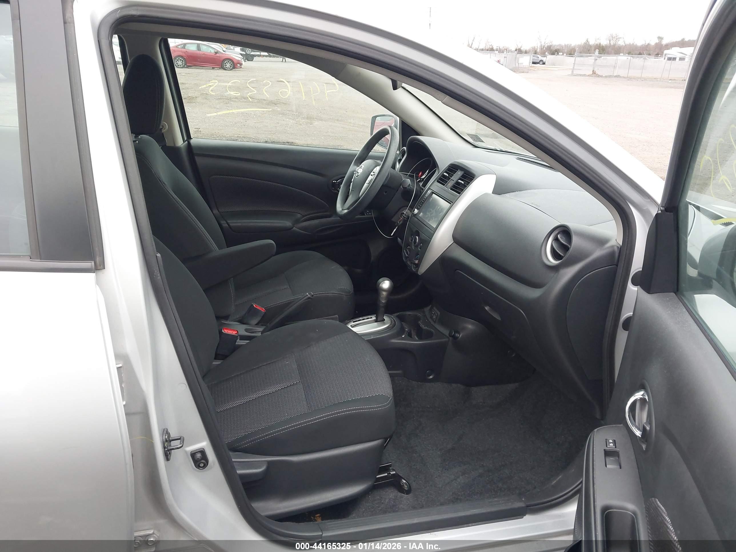 NISSAN VERSA image 5