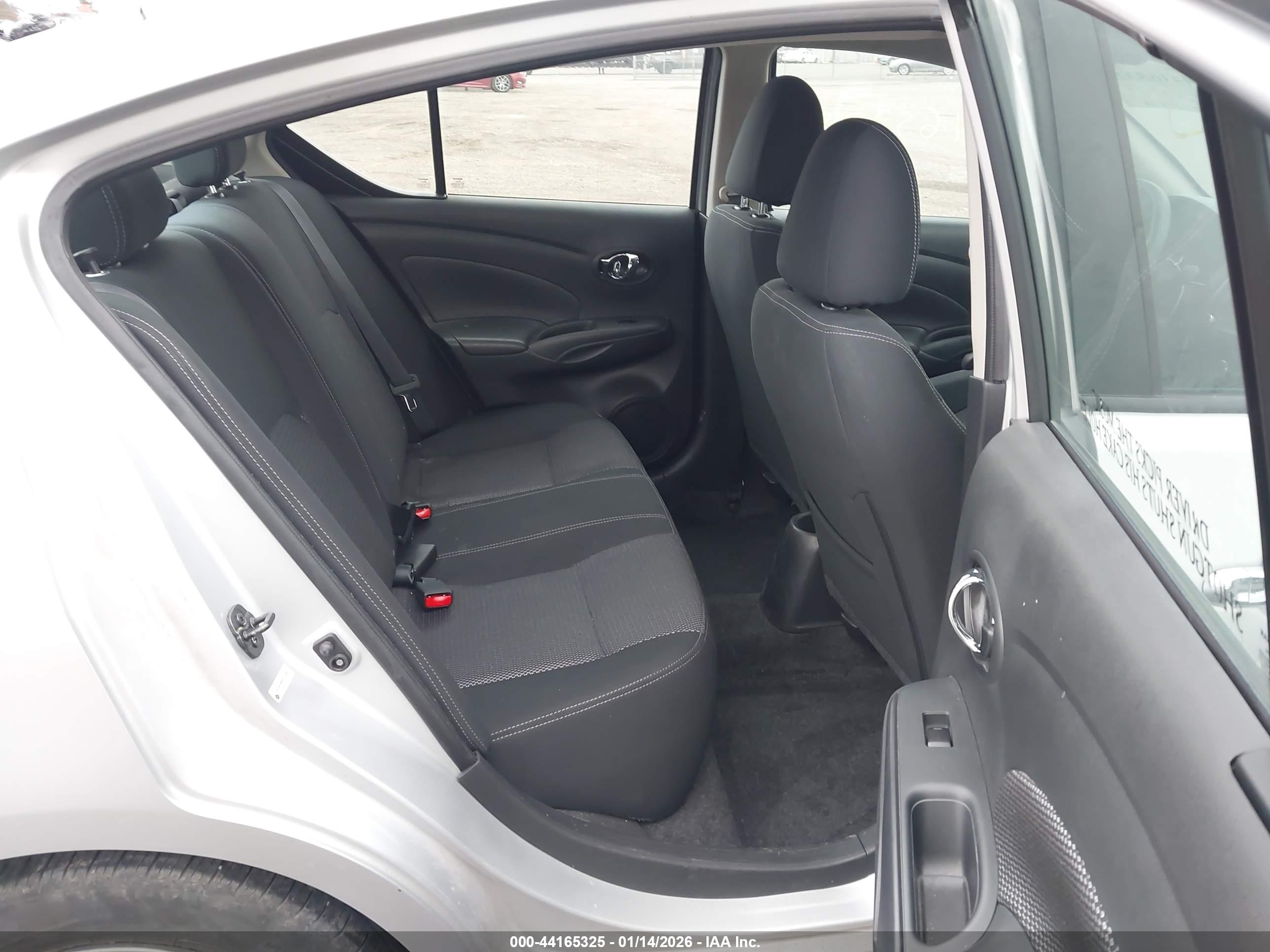 NISSAN VERSA image 8