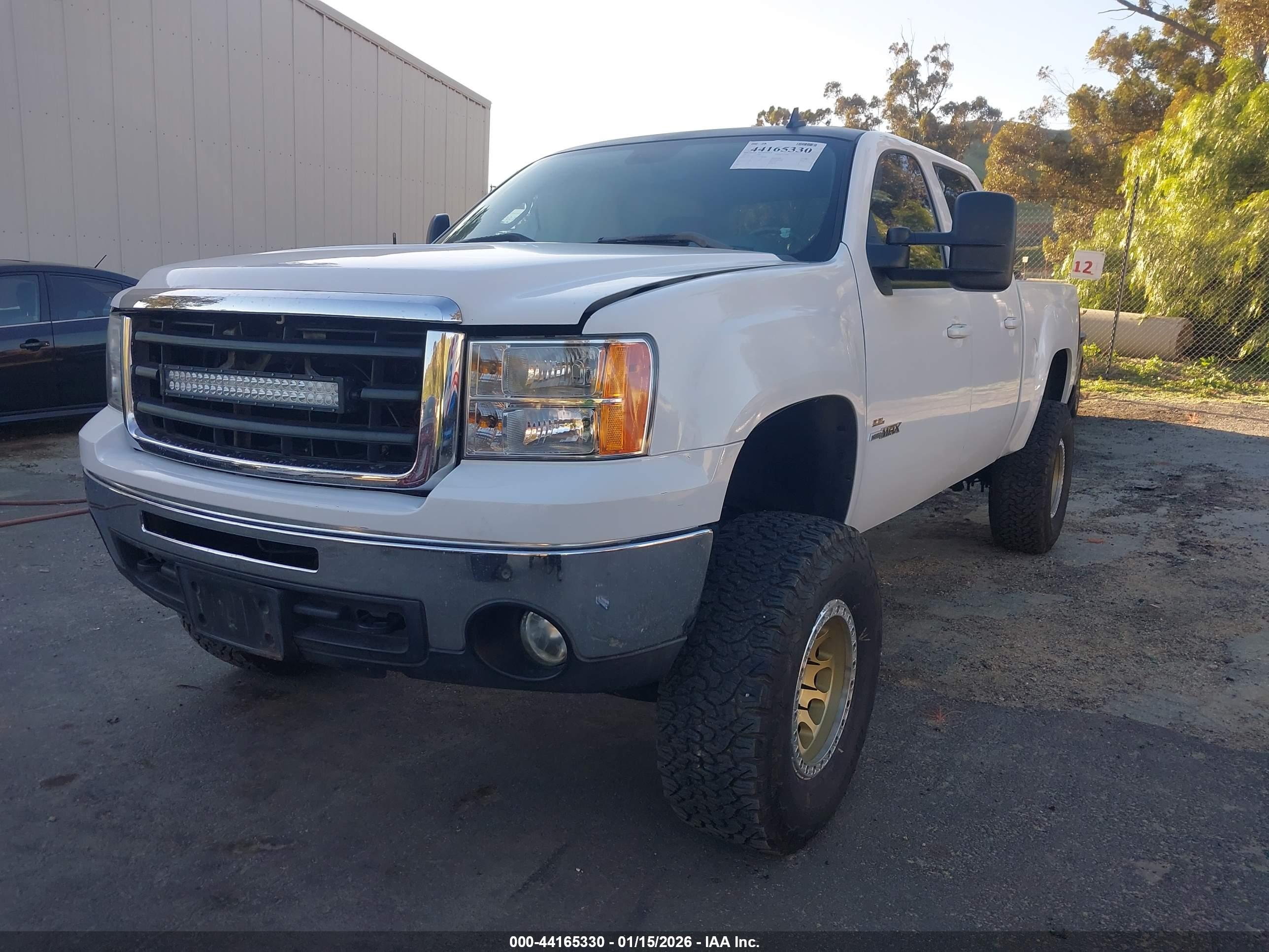 GMC SIERRA image 2