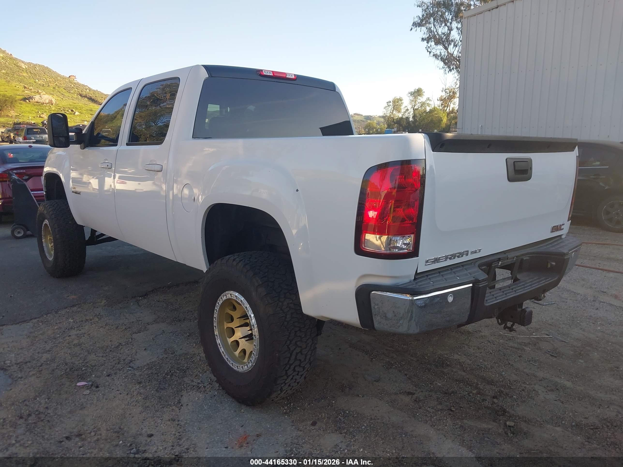 GMC SIERRA image 3