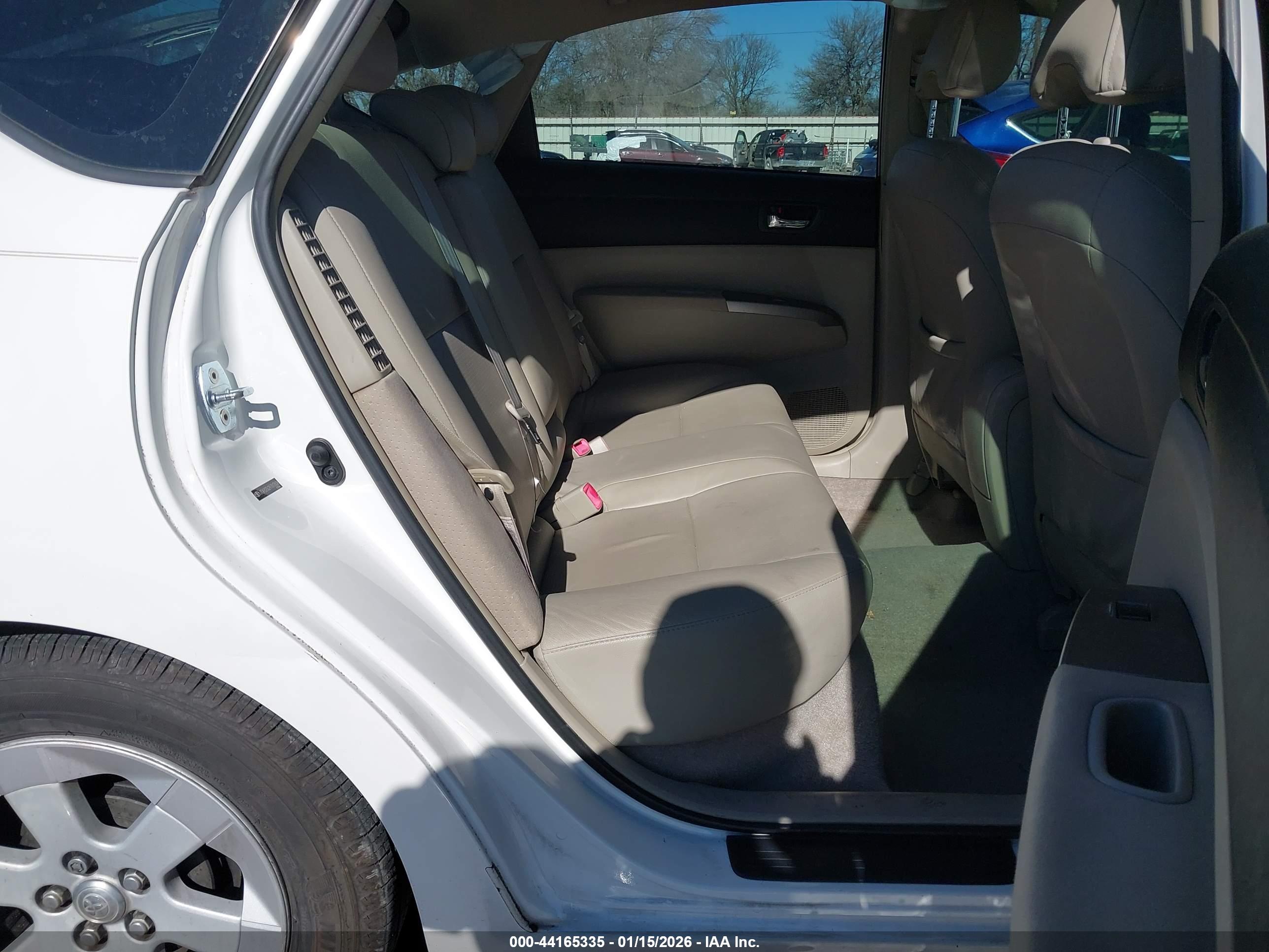 TOYOTA PRIUS image 8