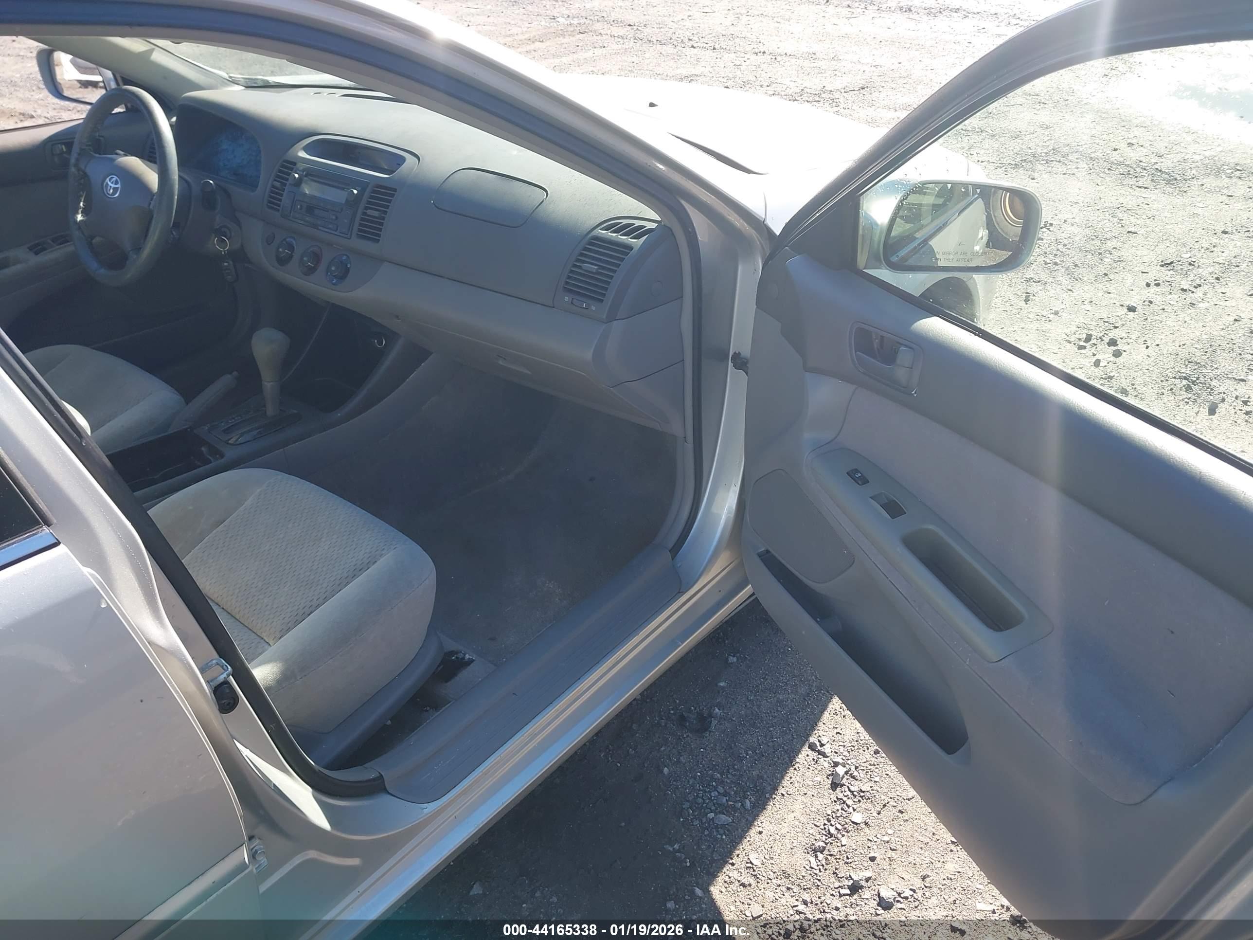 TOYOTA CAMRY image 5