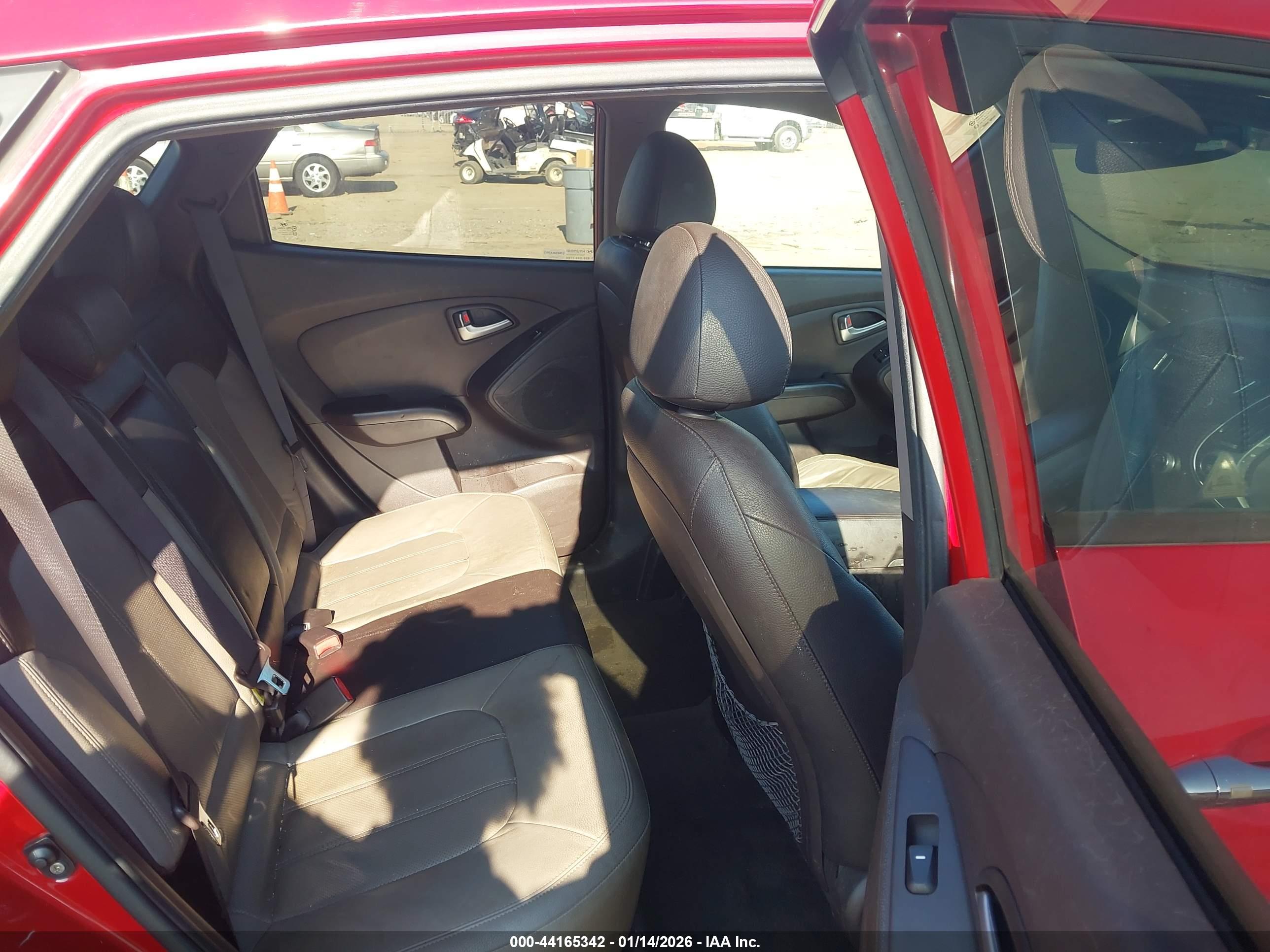 HYUNDAI TUCSON image 8