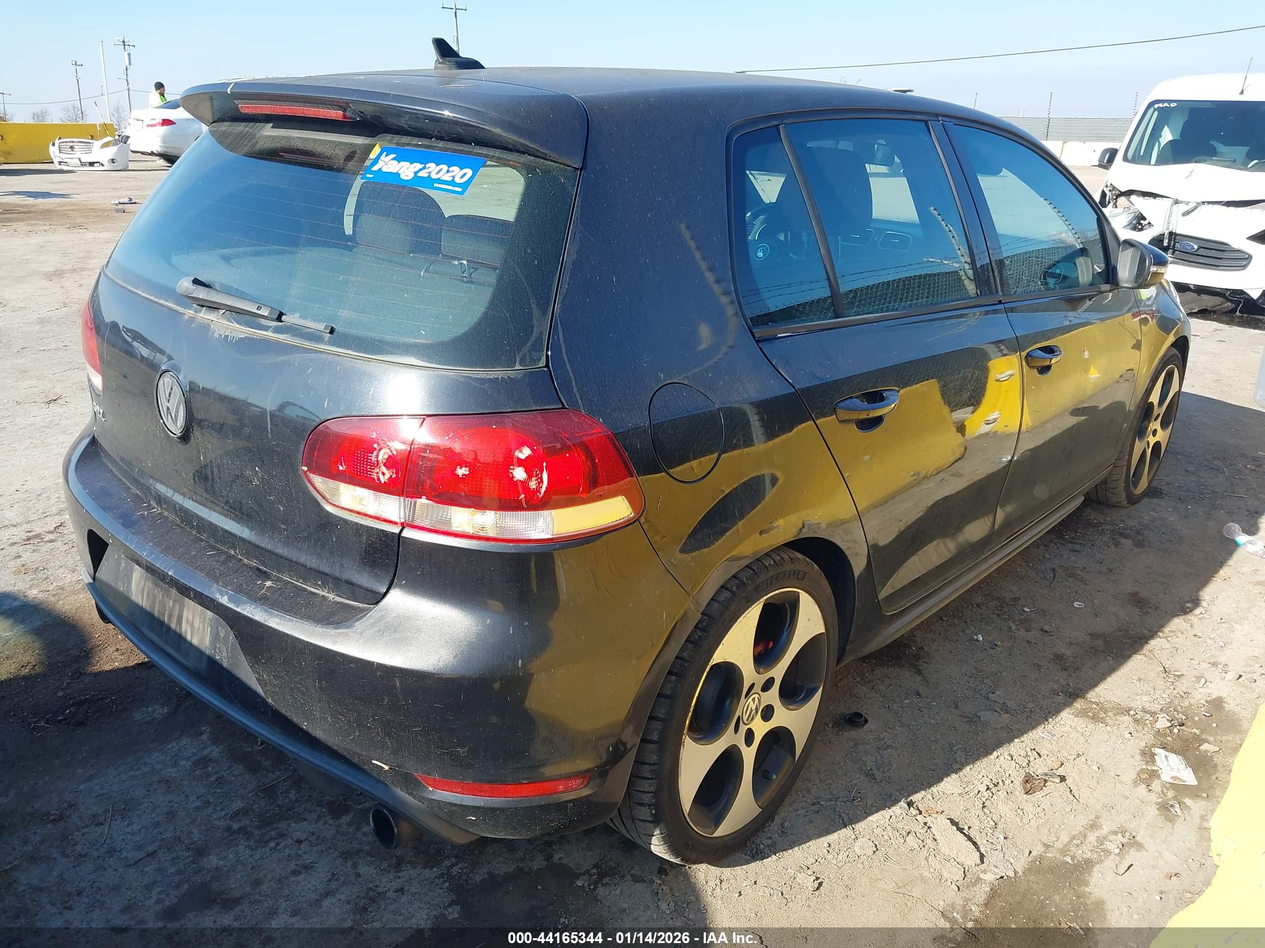 VOLKSWAGEN GTI image 4