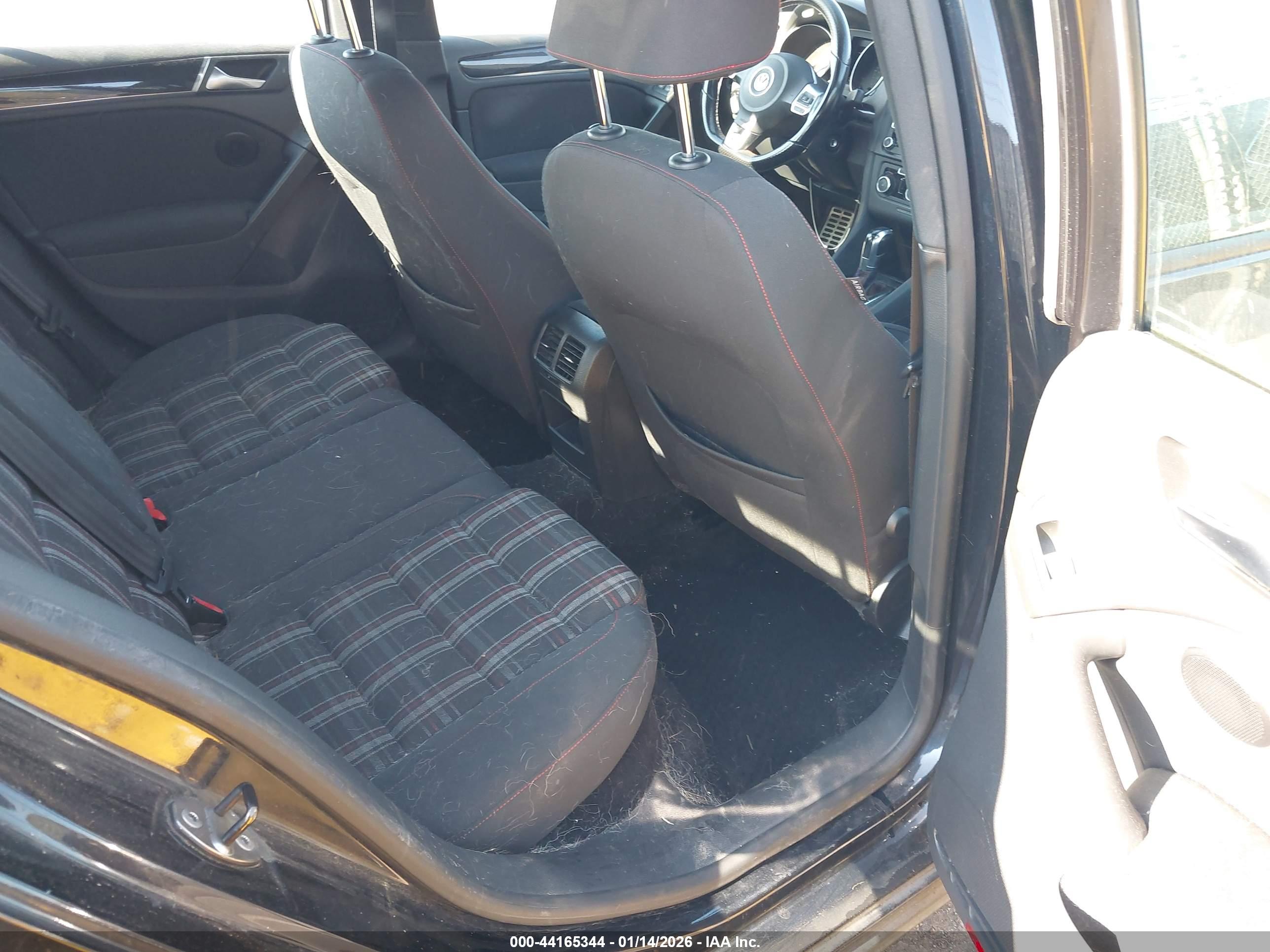 VOLKSWAGEN GTI image 8