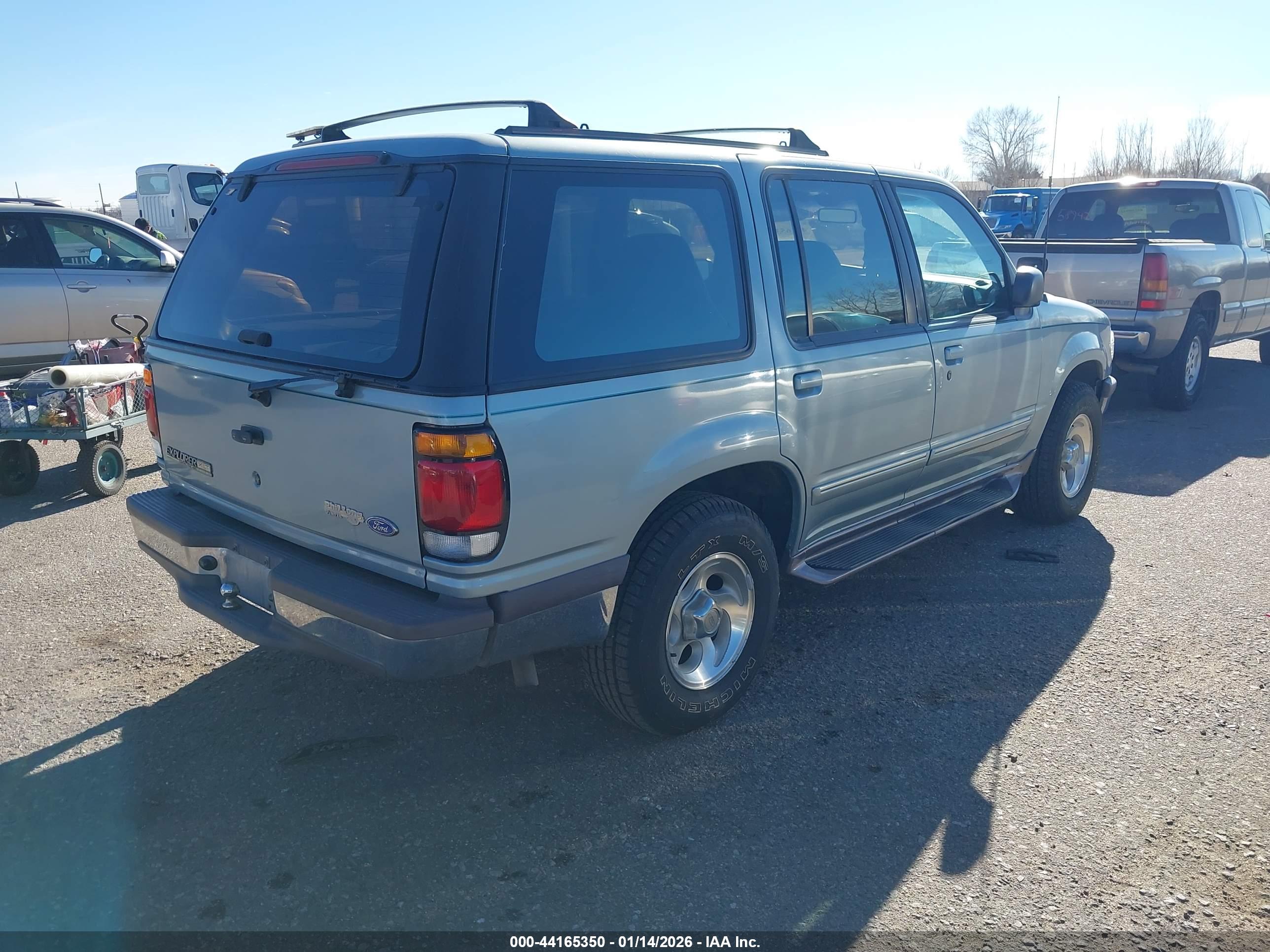 FORD EXPLORER image 4