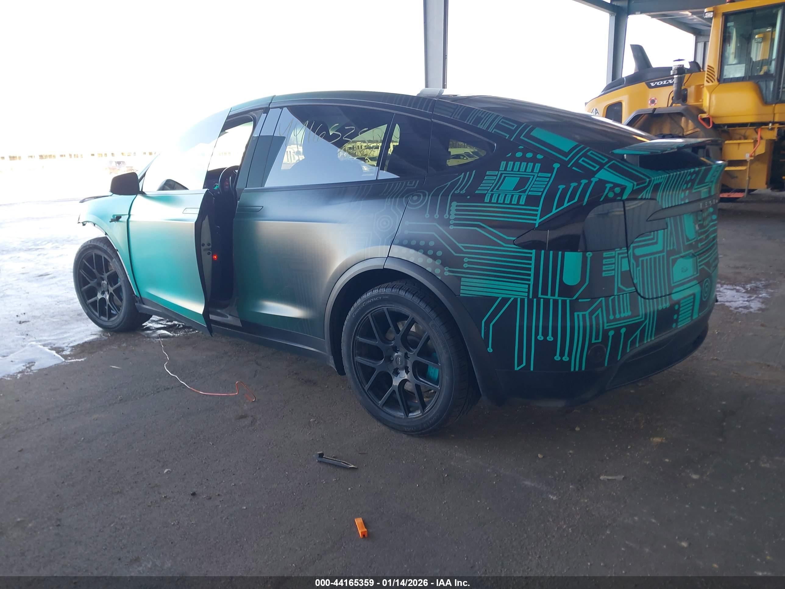 TESLA MODEL image 3